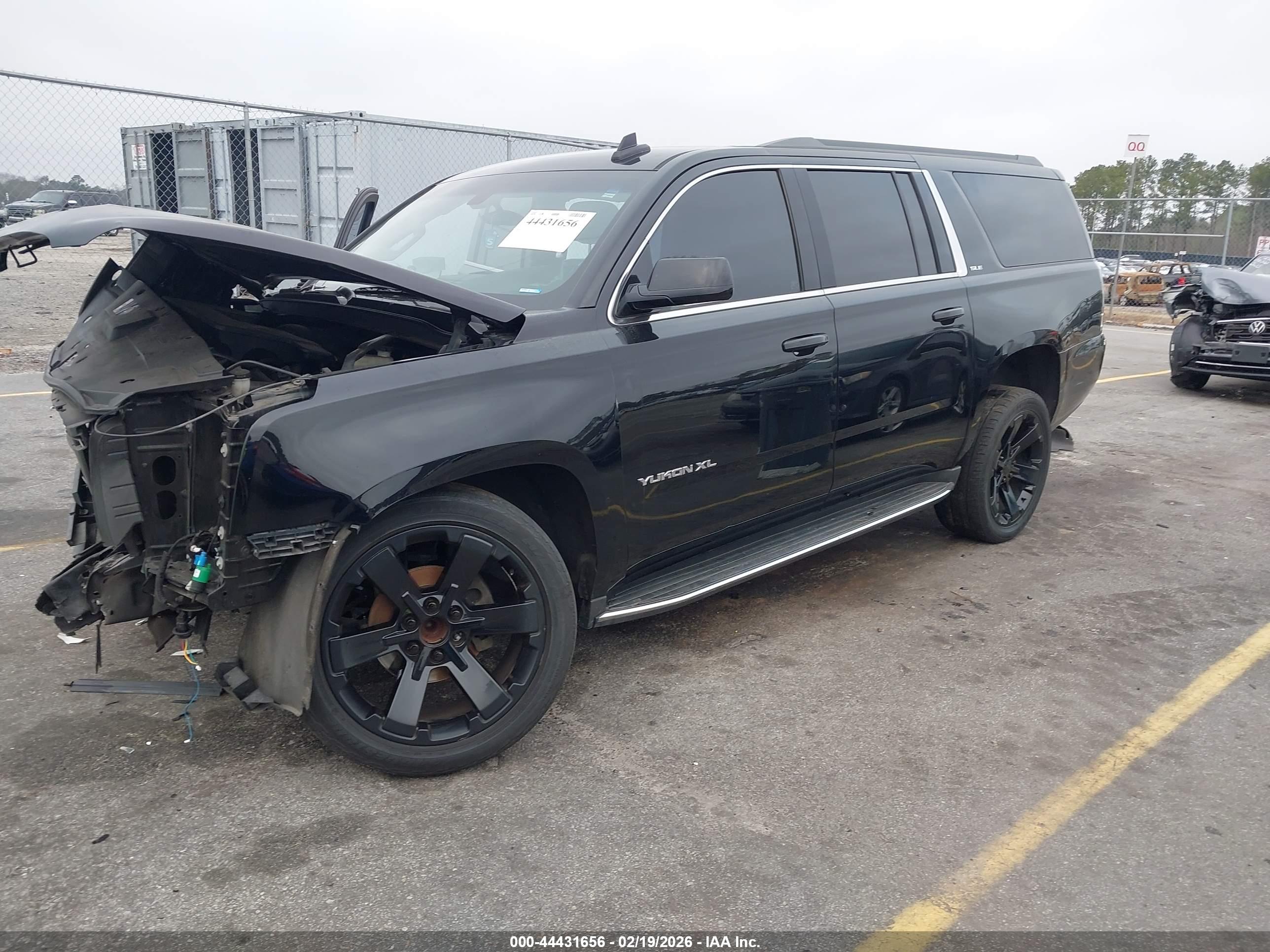 GMC YUKON image 2
