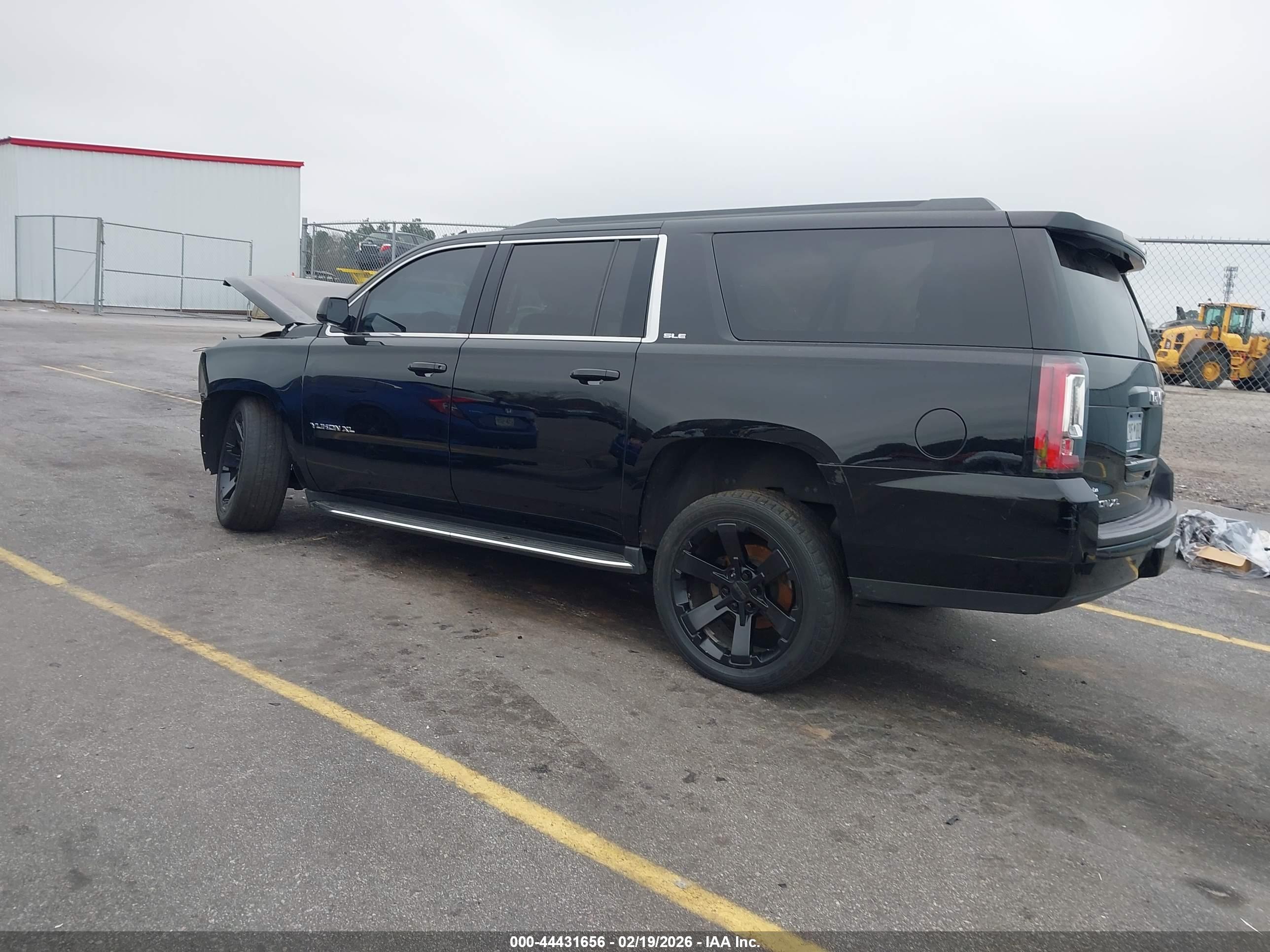 GMC YUKON image 3