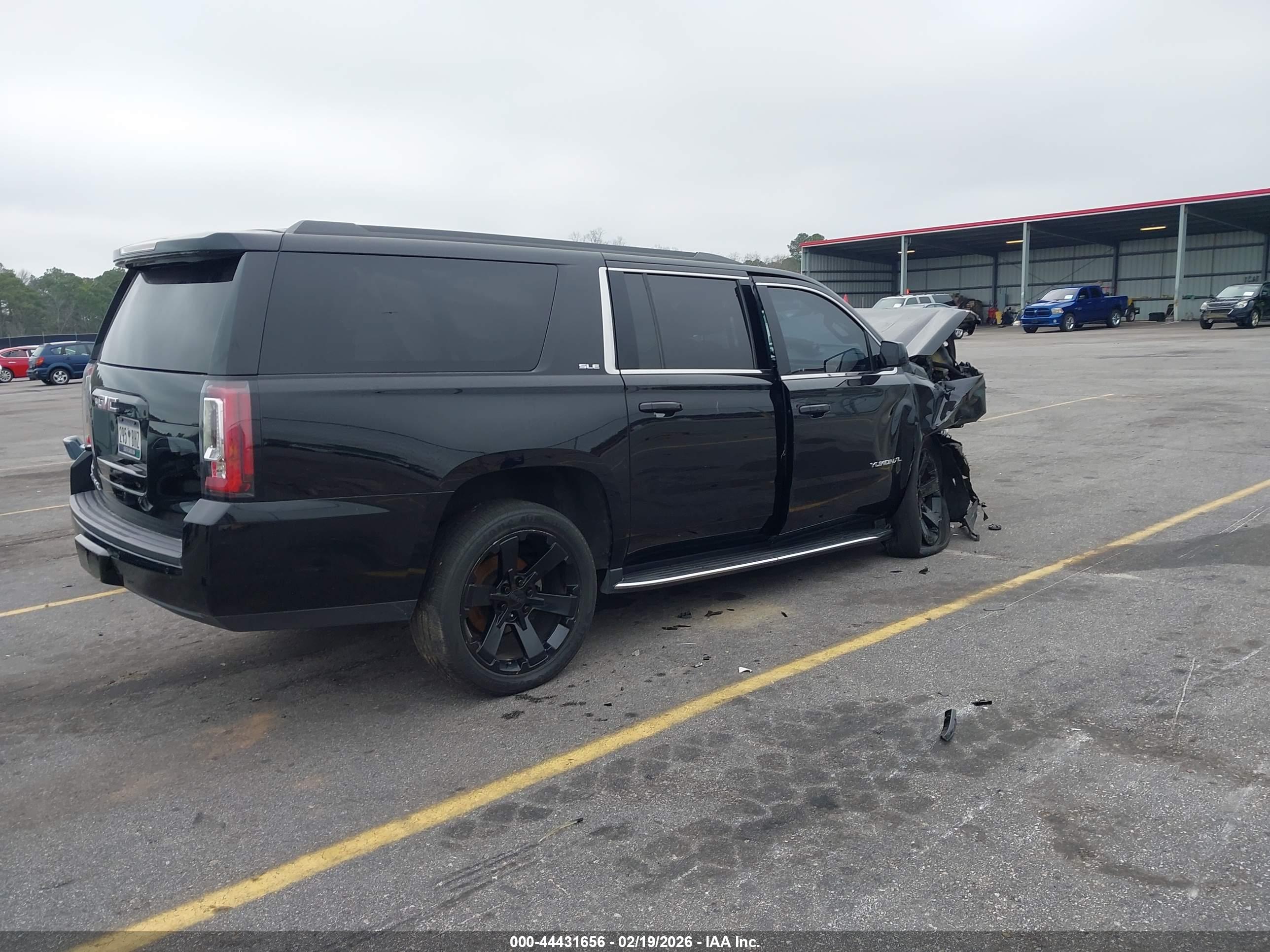 GMC YUKON image 4