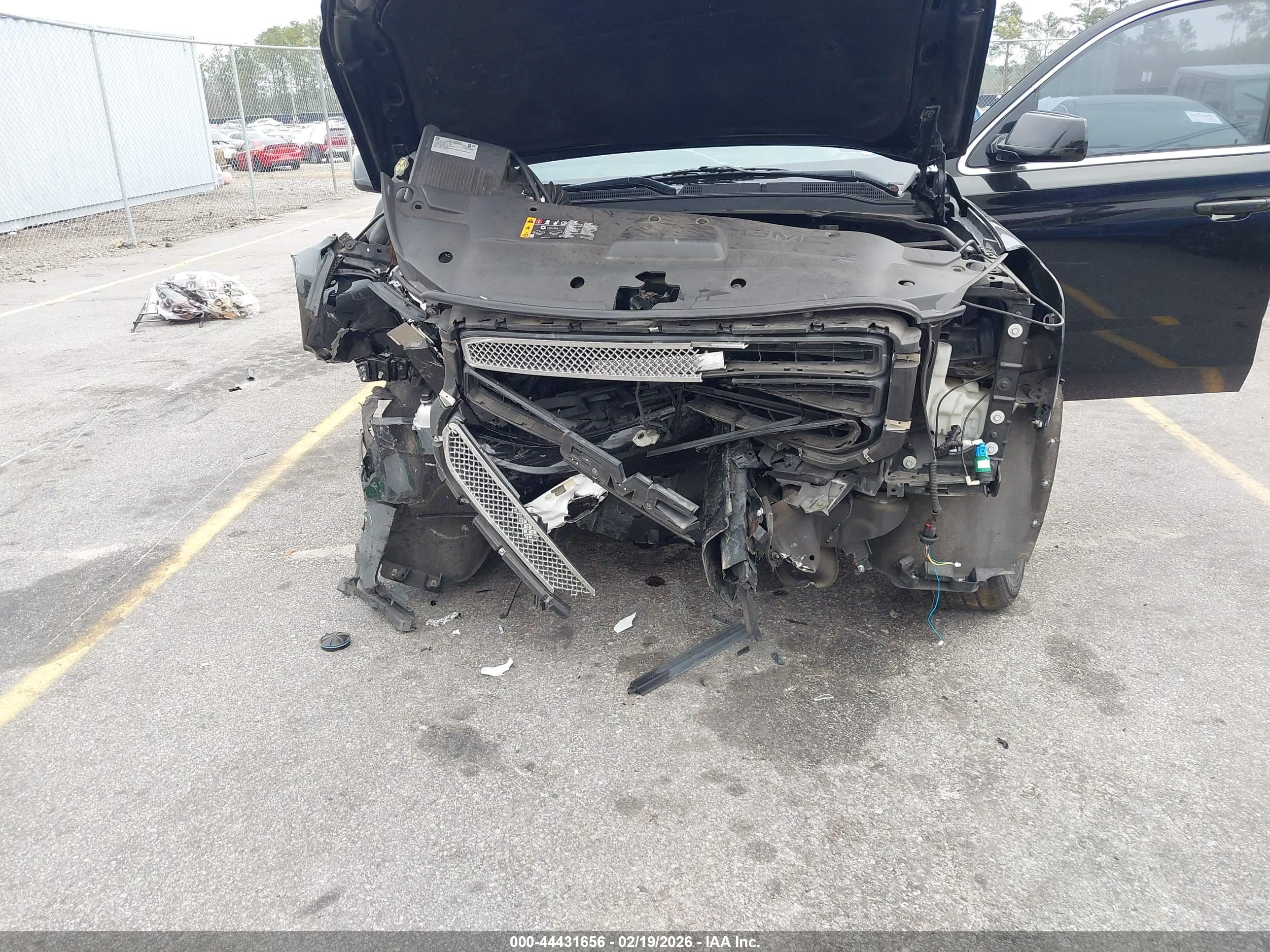 GMC YUKON image 6