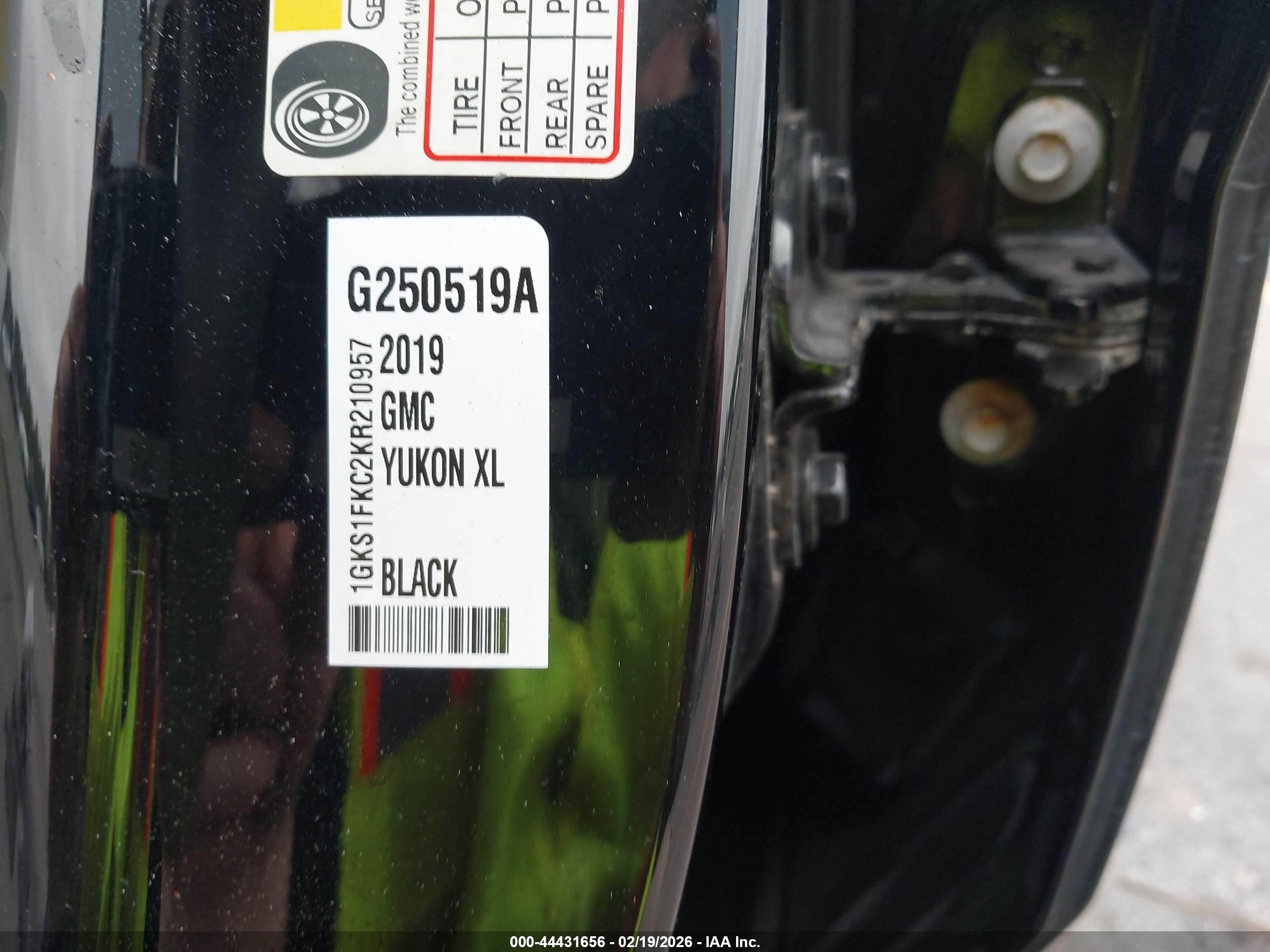 GMC YUKON image 9