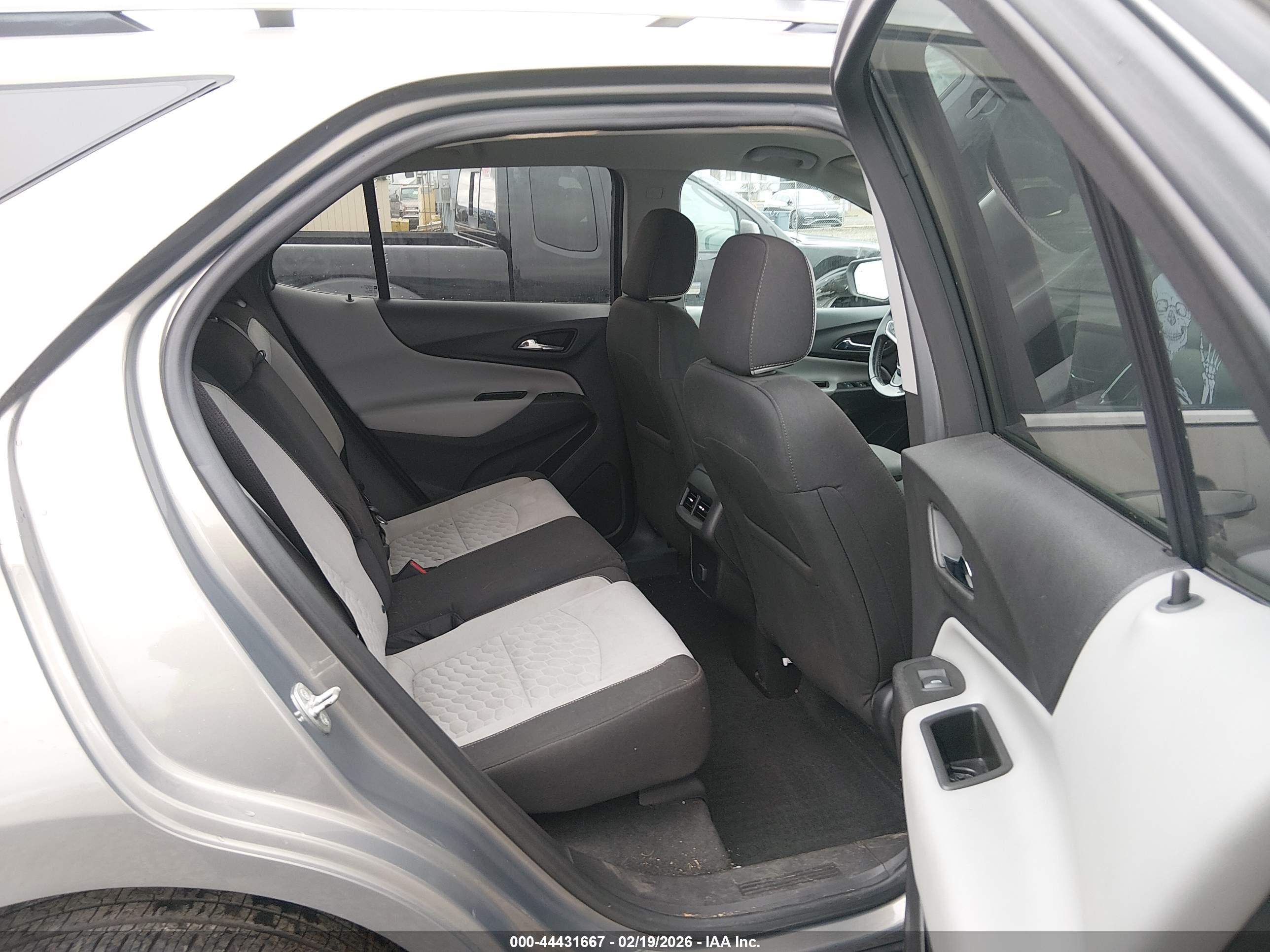 CHEVROLET EQUINOX image 8