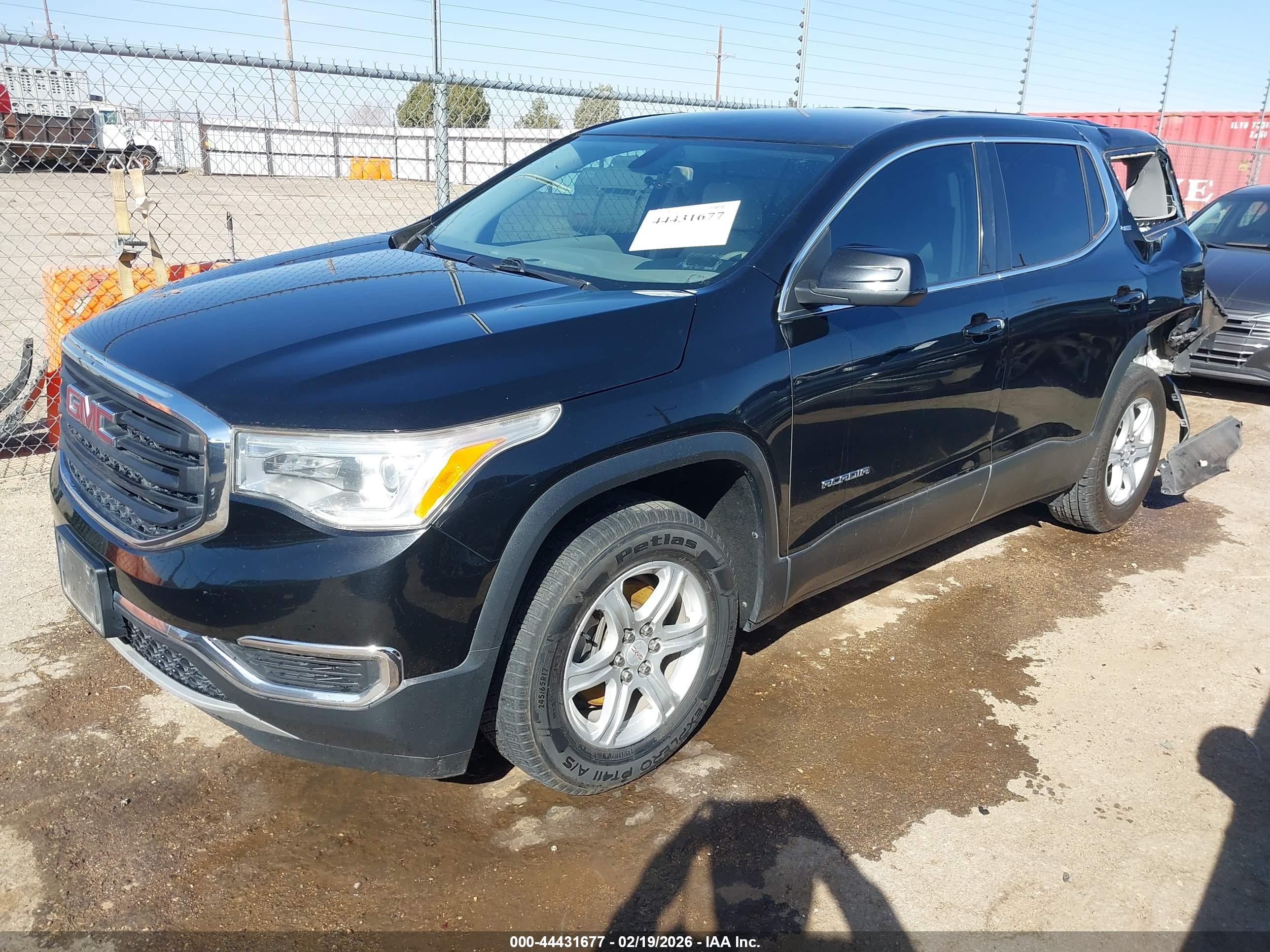 GMC ACADIA image 2