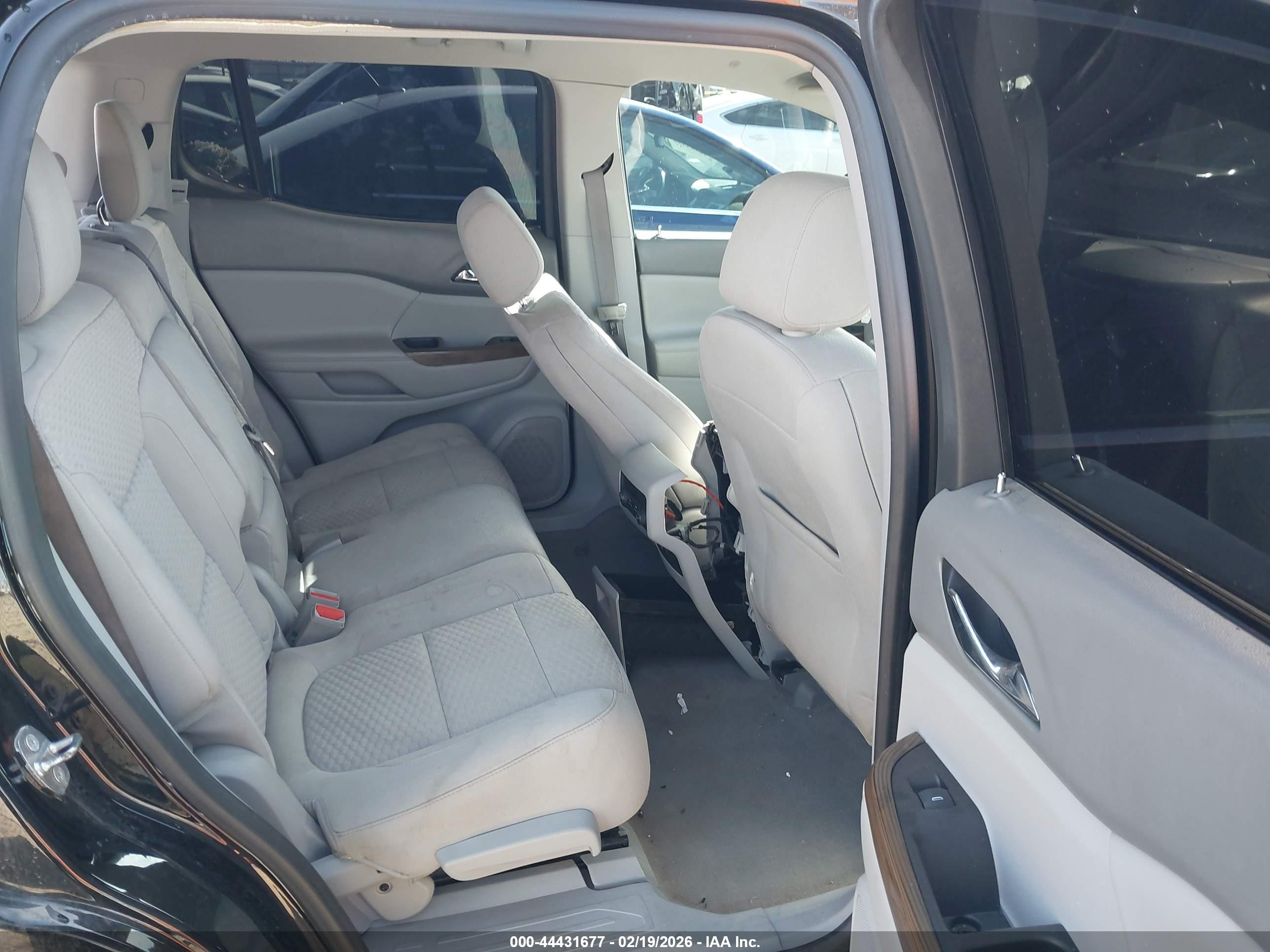 GMC ACADIA image 8