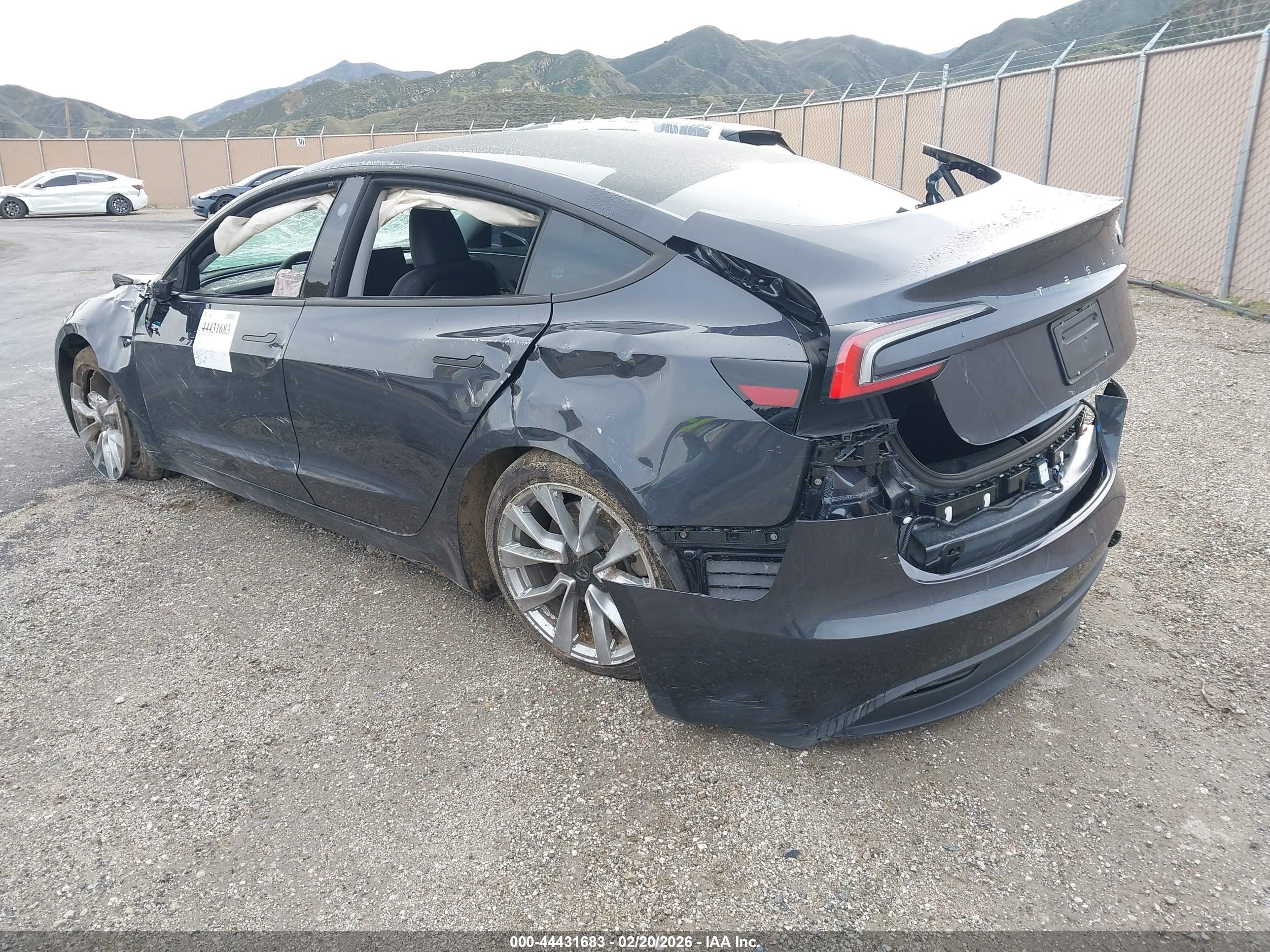 TESLA MODEL image 3
