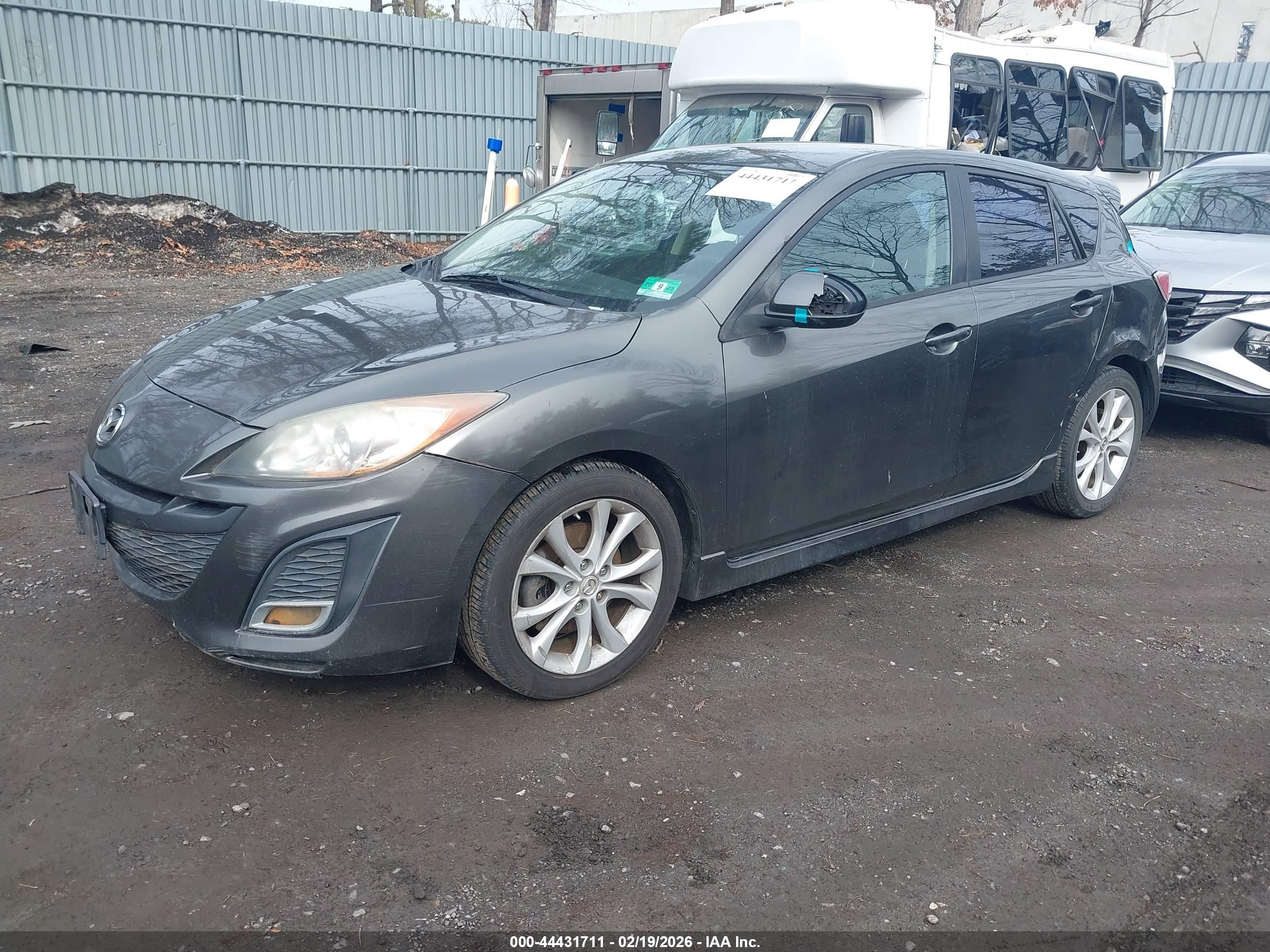 MAZDA MAZDA3 image 2