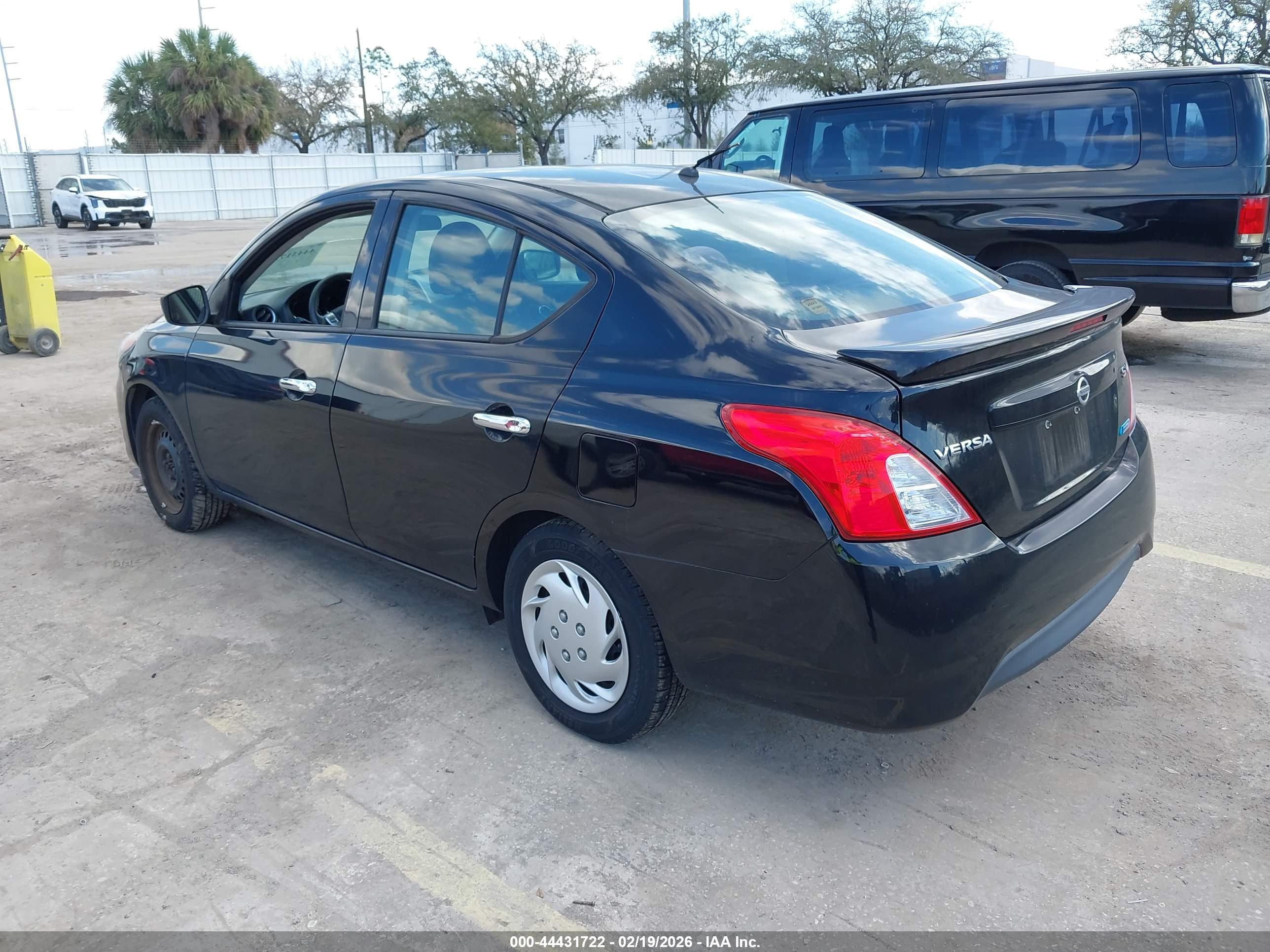 NISSAN VERSA image 3