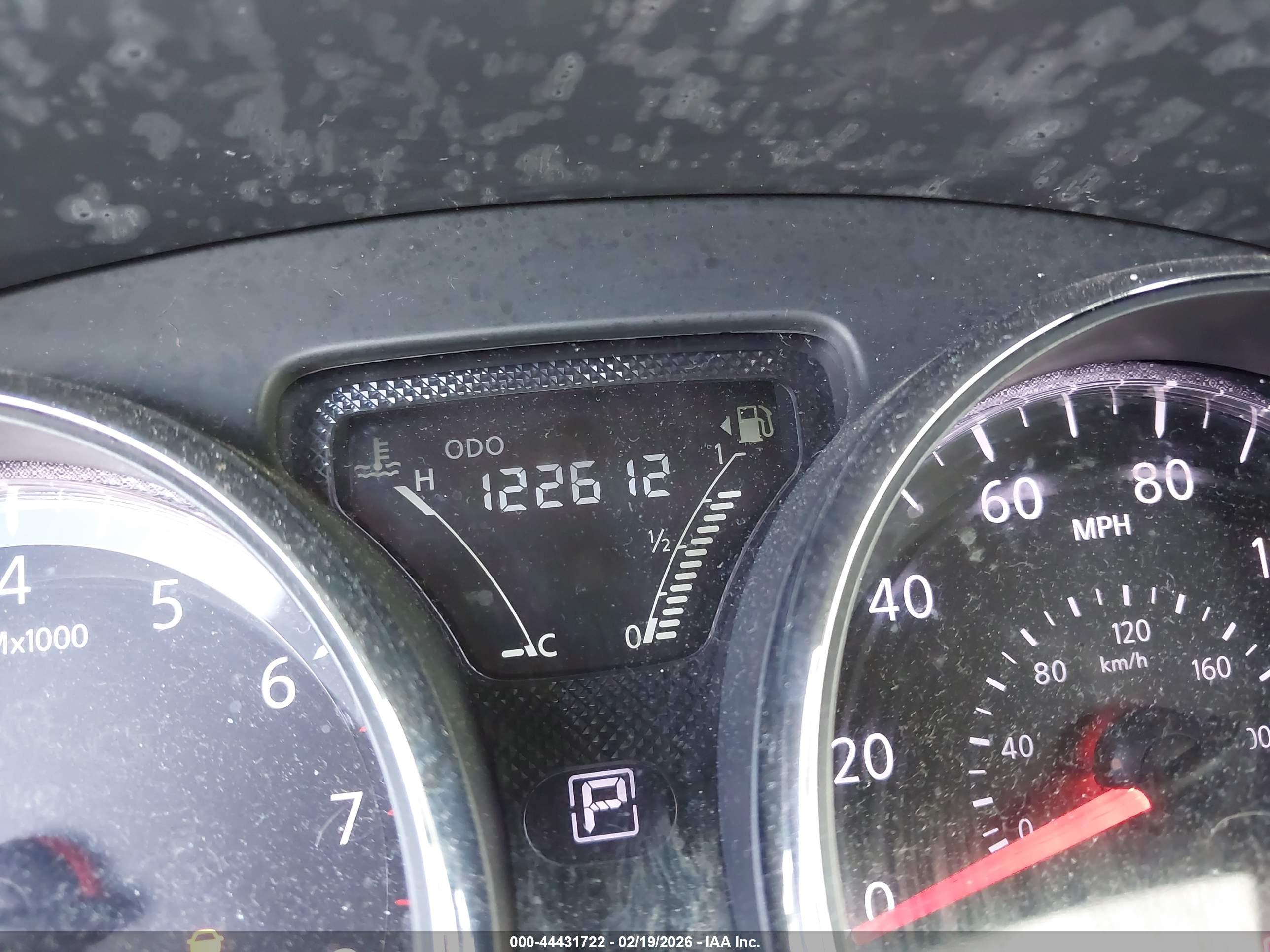 NISSAN VERSA image 7