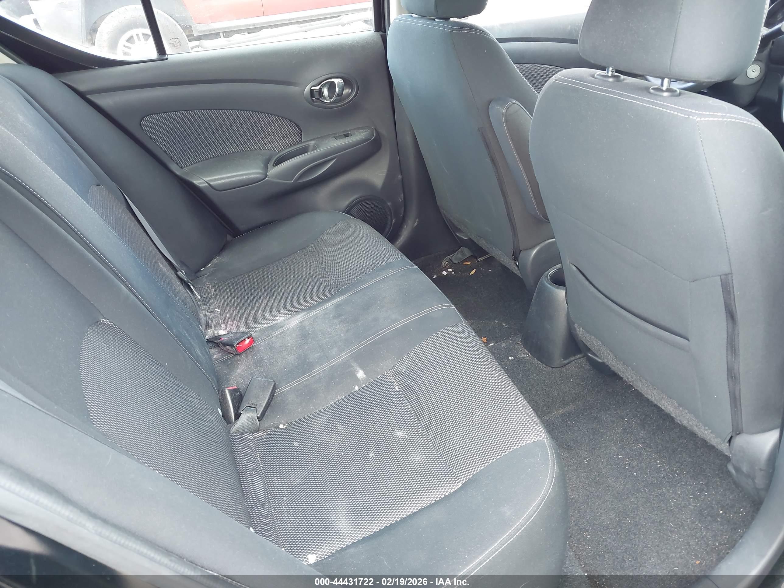 NISSAN VERSA image 8