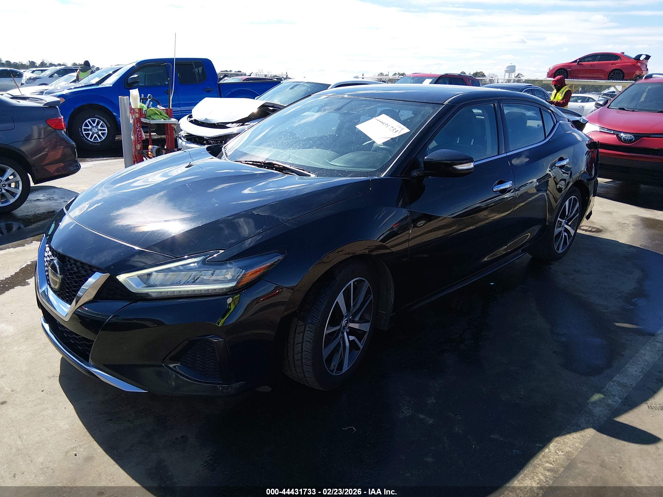 NISSAN MAXIMA image 2