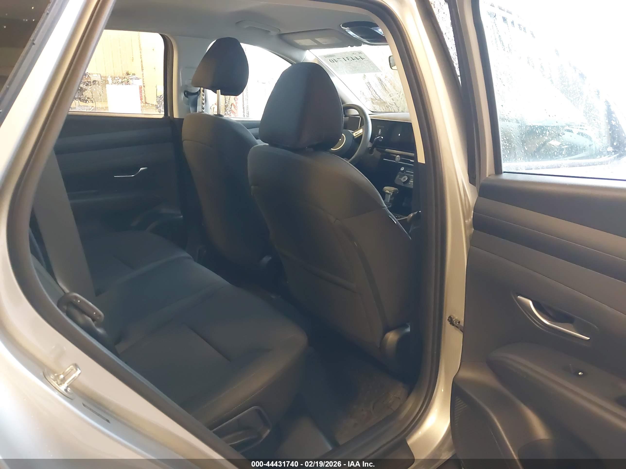 HYUNDAI TUCSON image 8