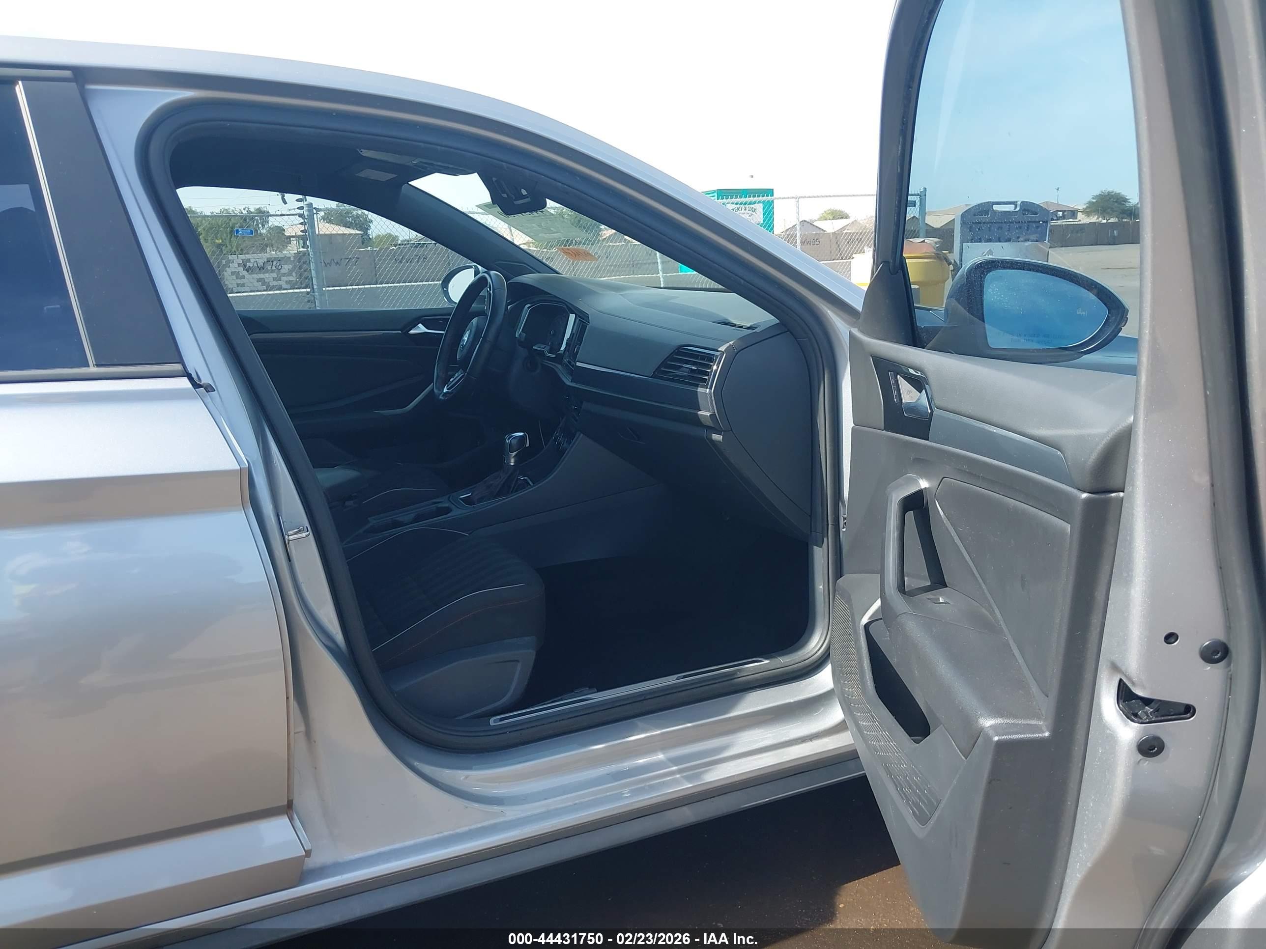 VOLKSWAGEN JETTA image 5