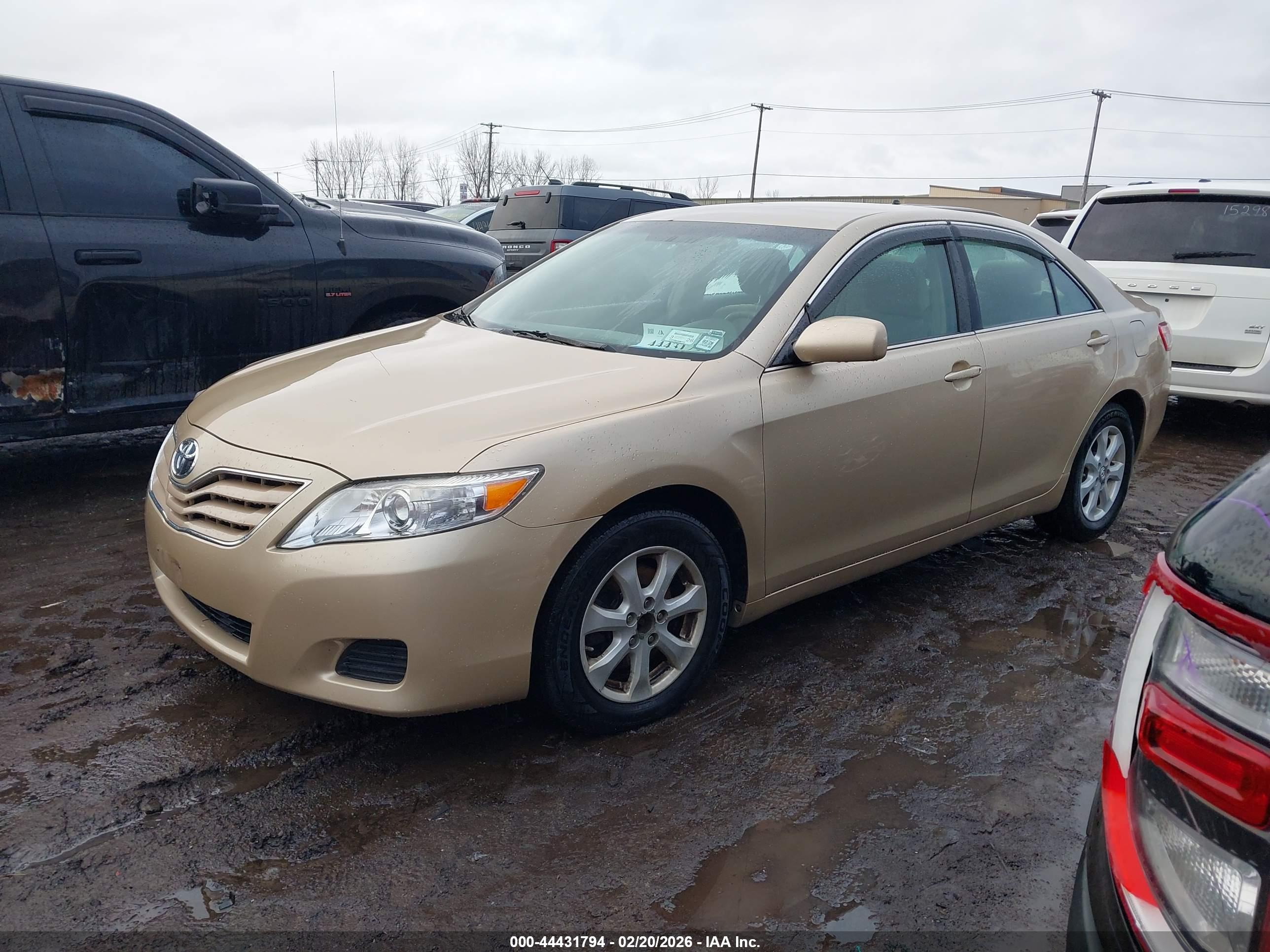 TOYOTA CAMRY image 2
