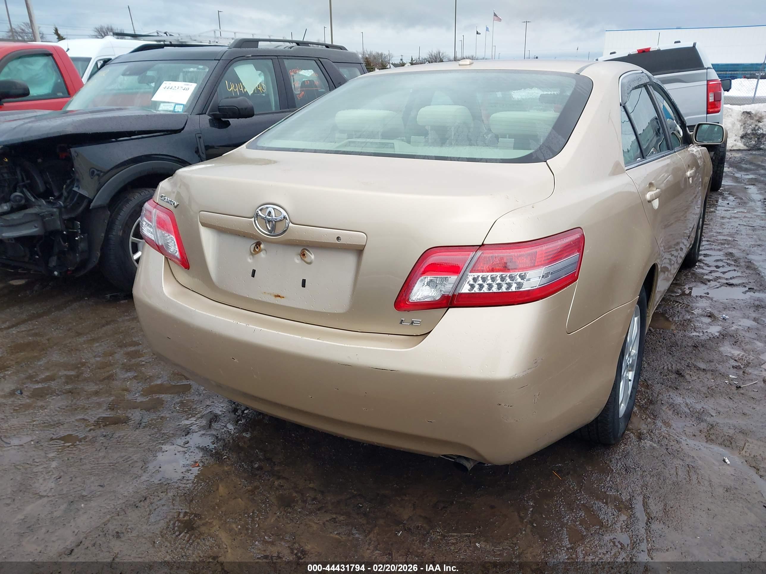 TOYOTA CAMRY image 6
