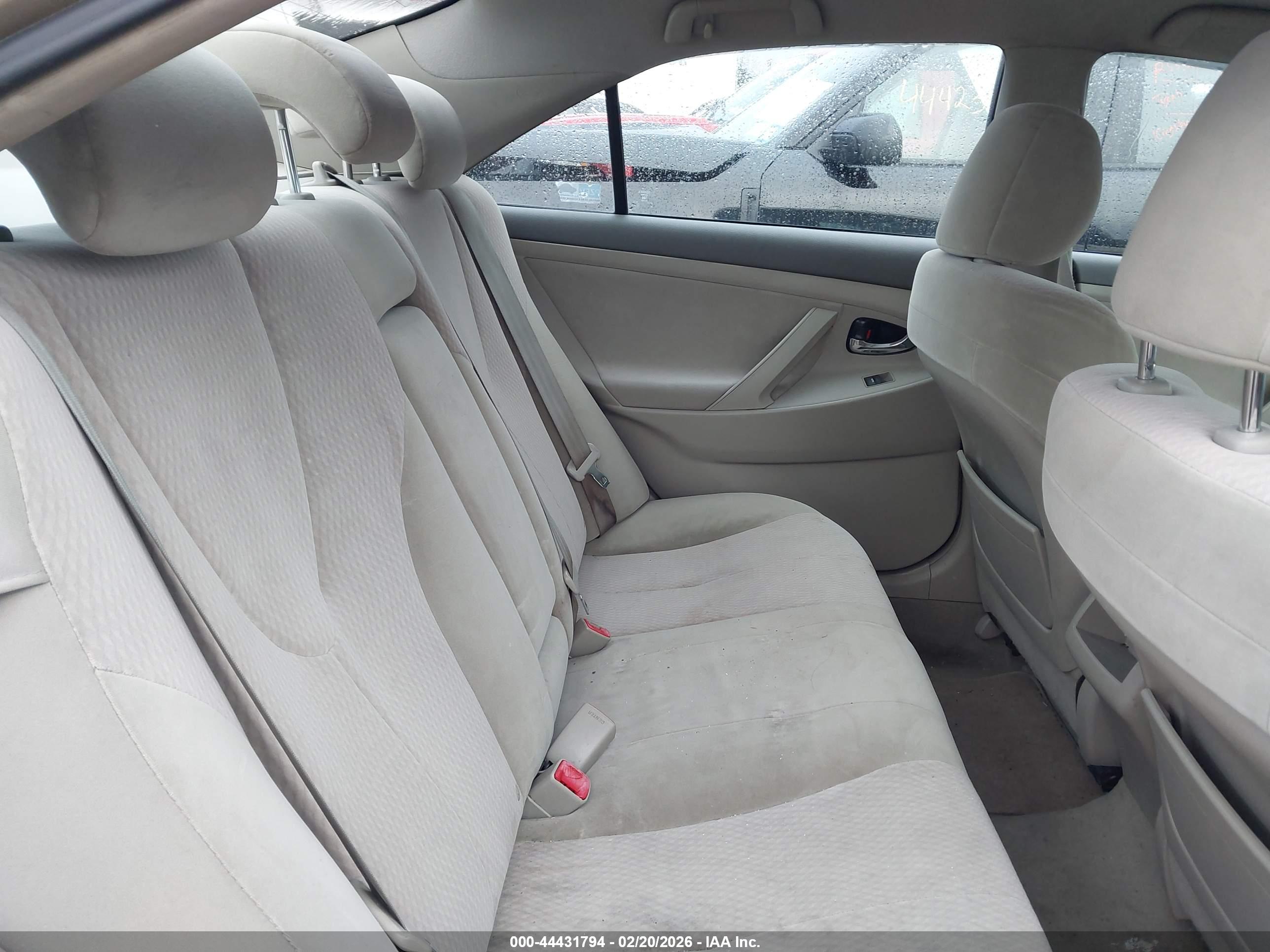 TOYOTA CAMRY image 8