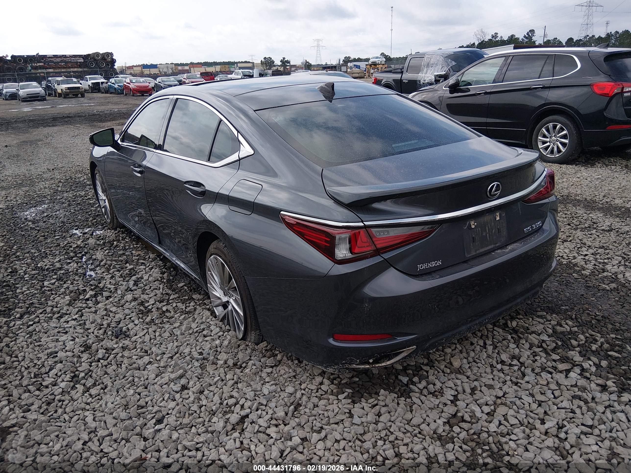 LEXUS ES image 3