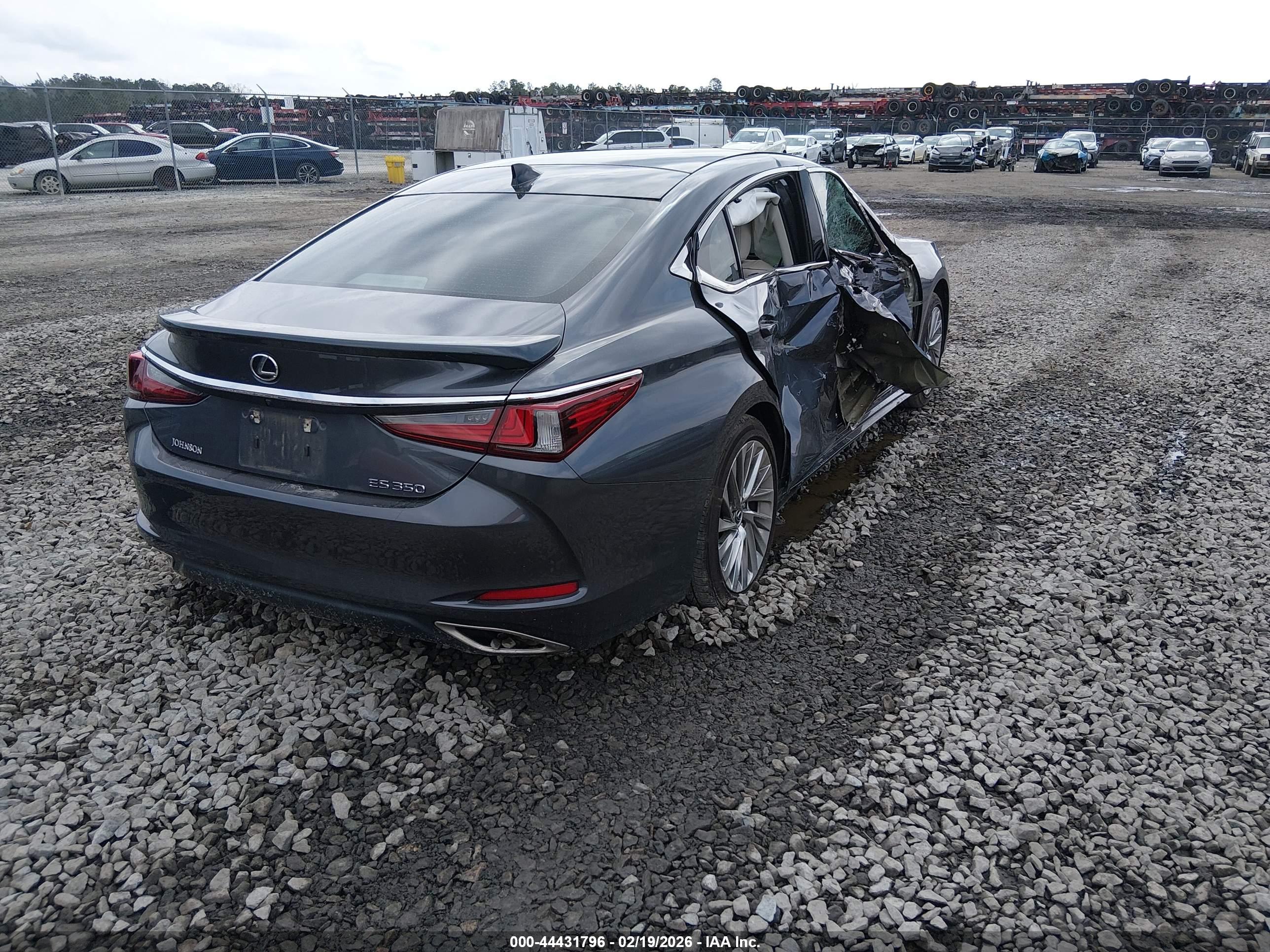 LEXUS ES image 4