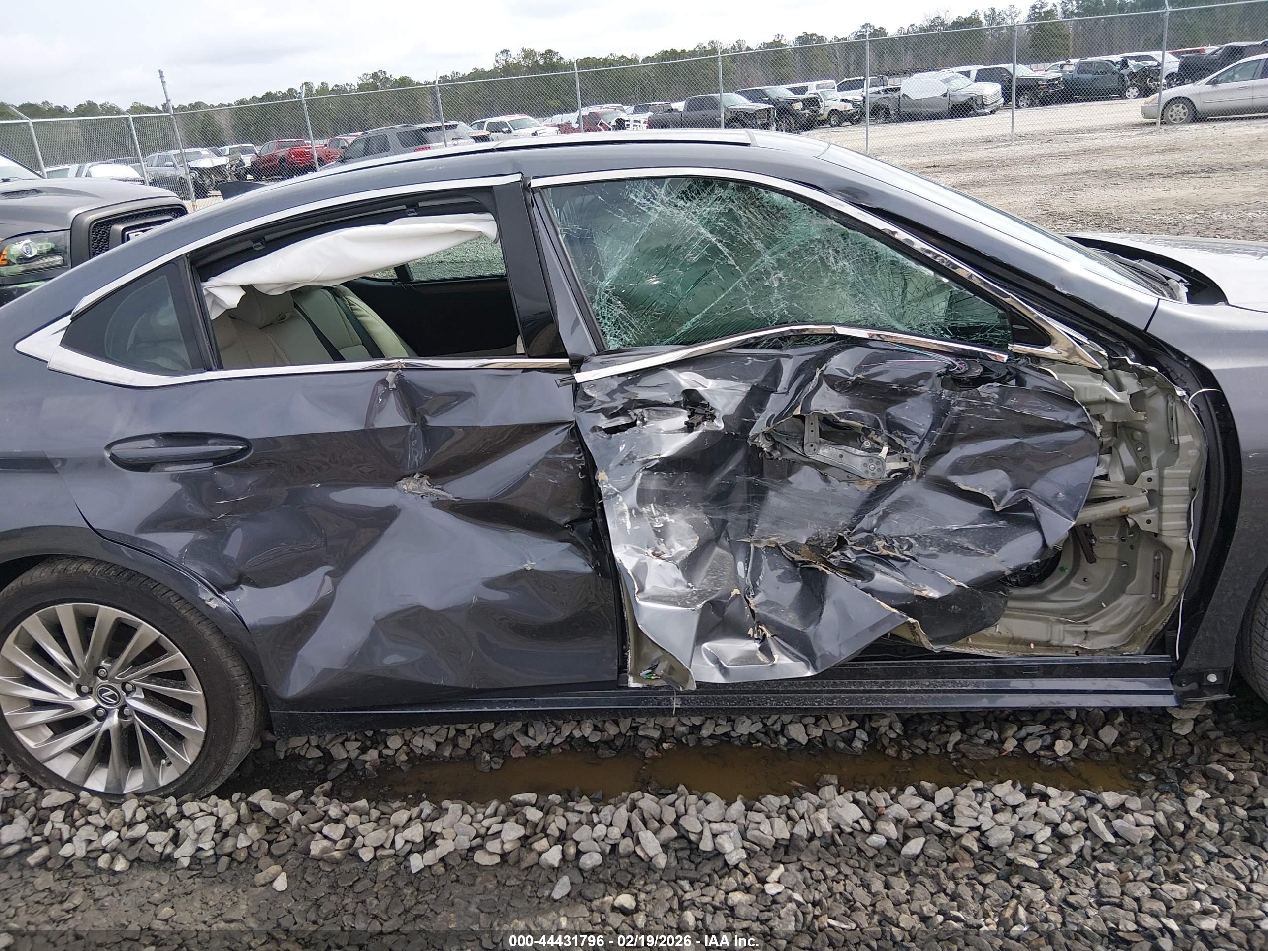 LEXUS ES image 6