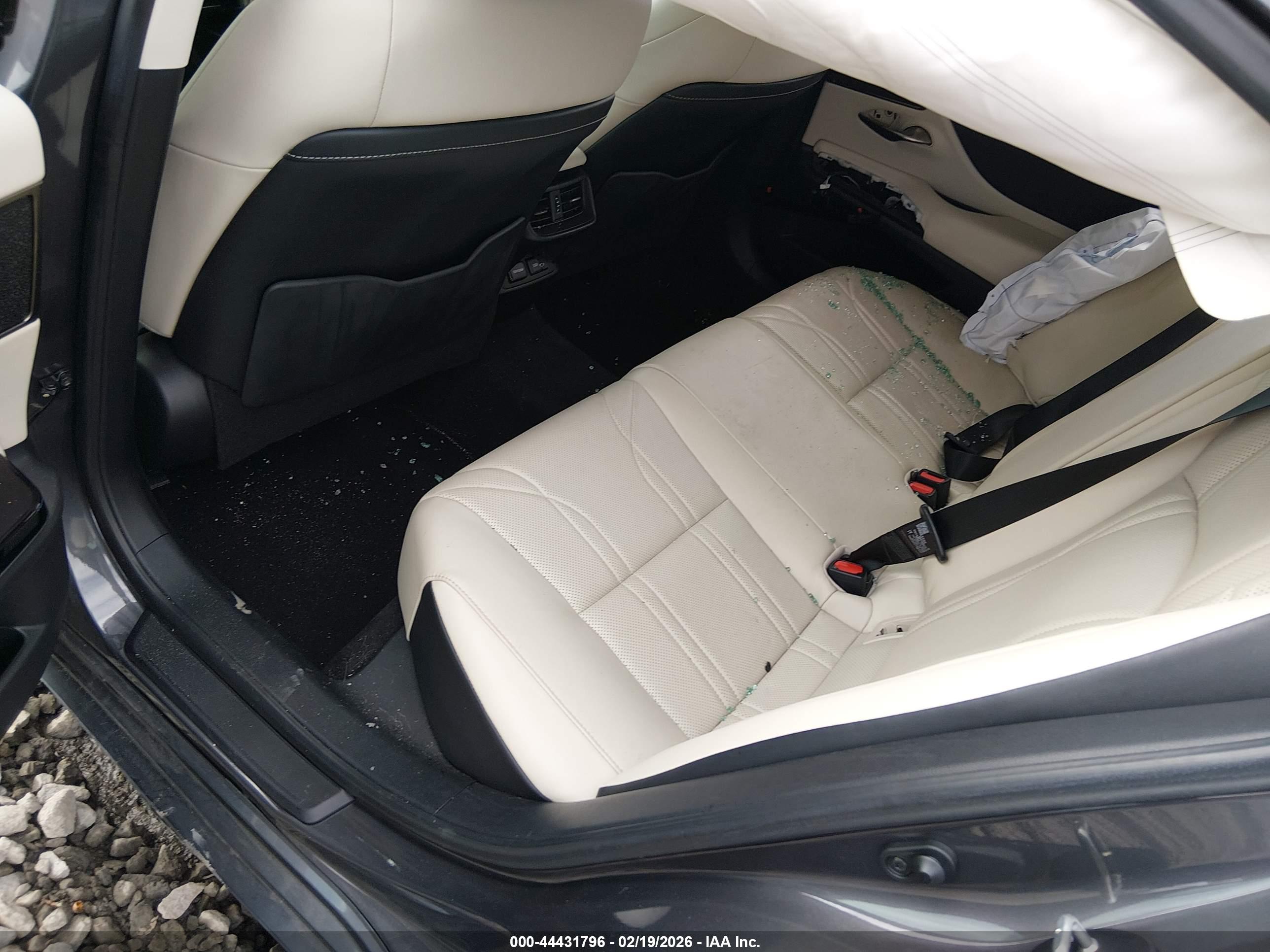 LEXUS ES image 8