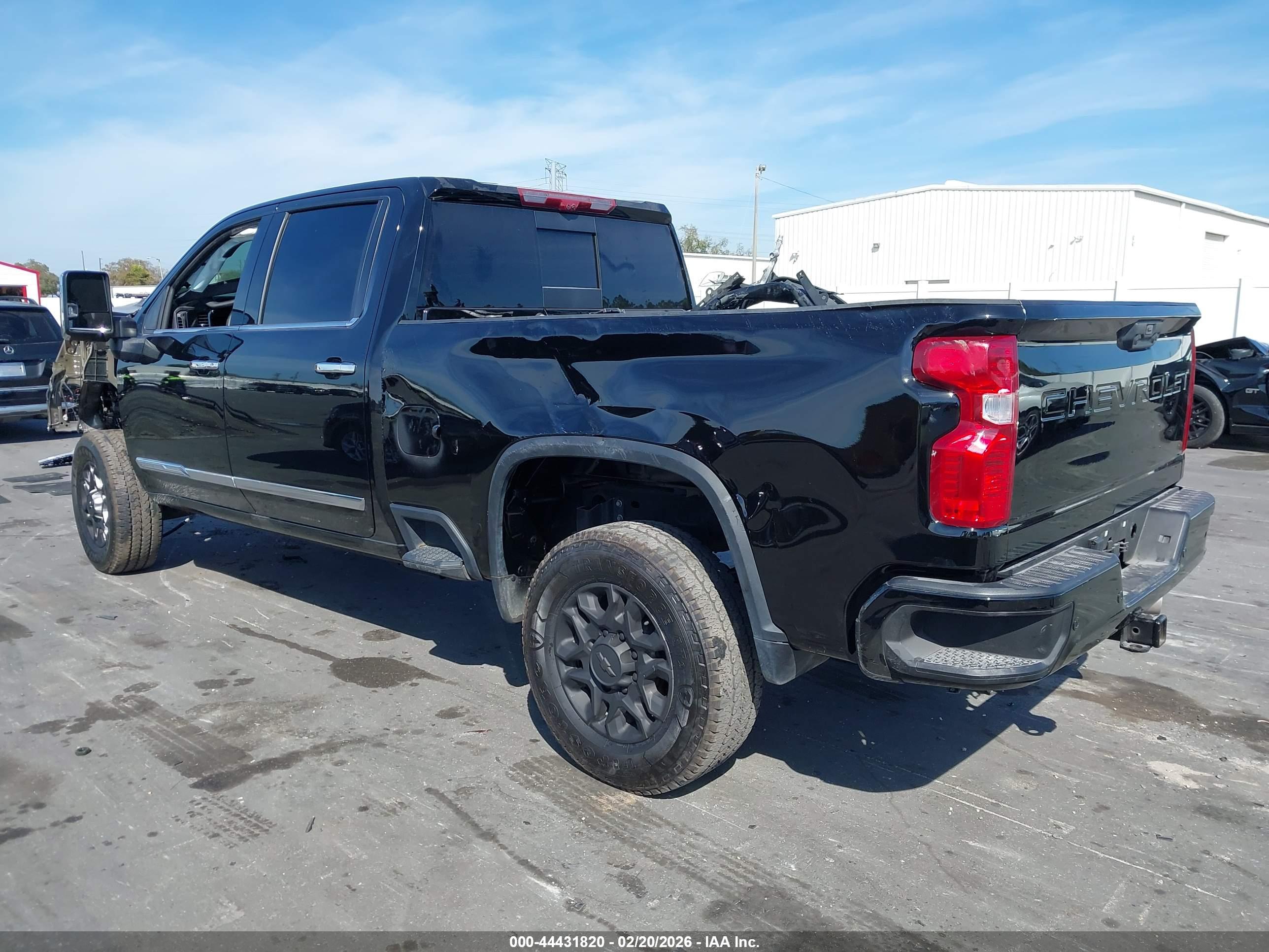 CHEVROLET SILVERADO image 3