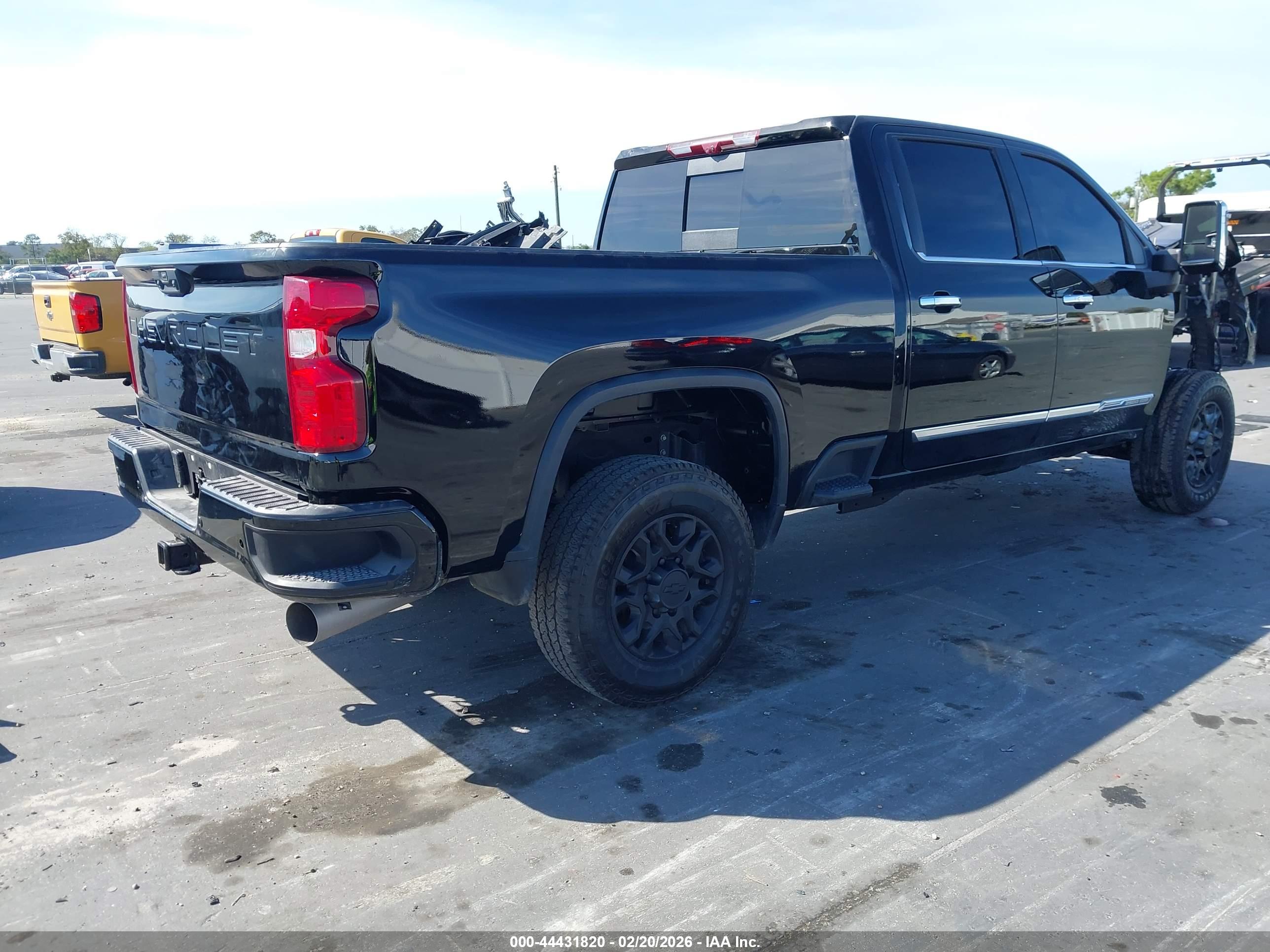 CHEVROLET SILVERADO image 4