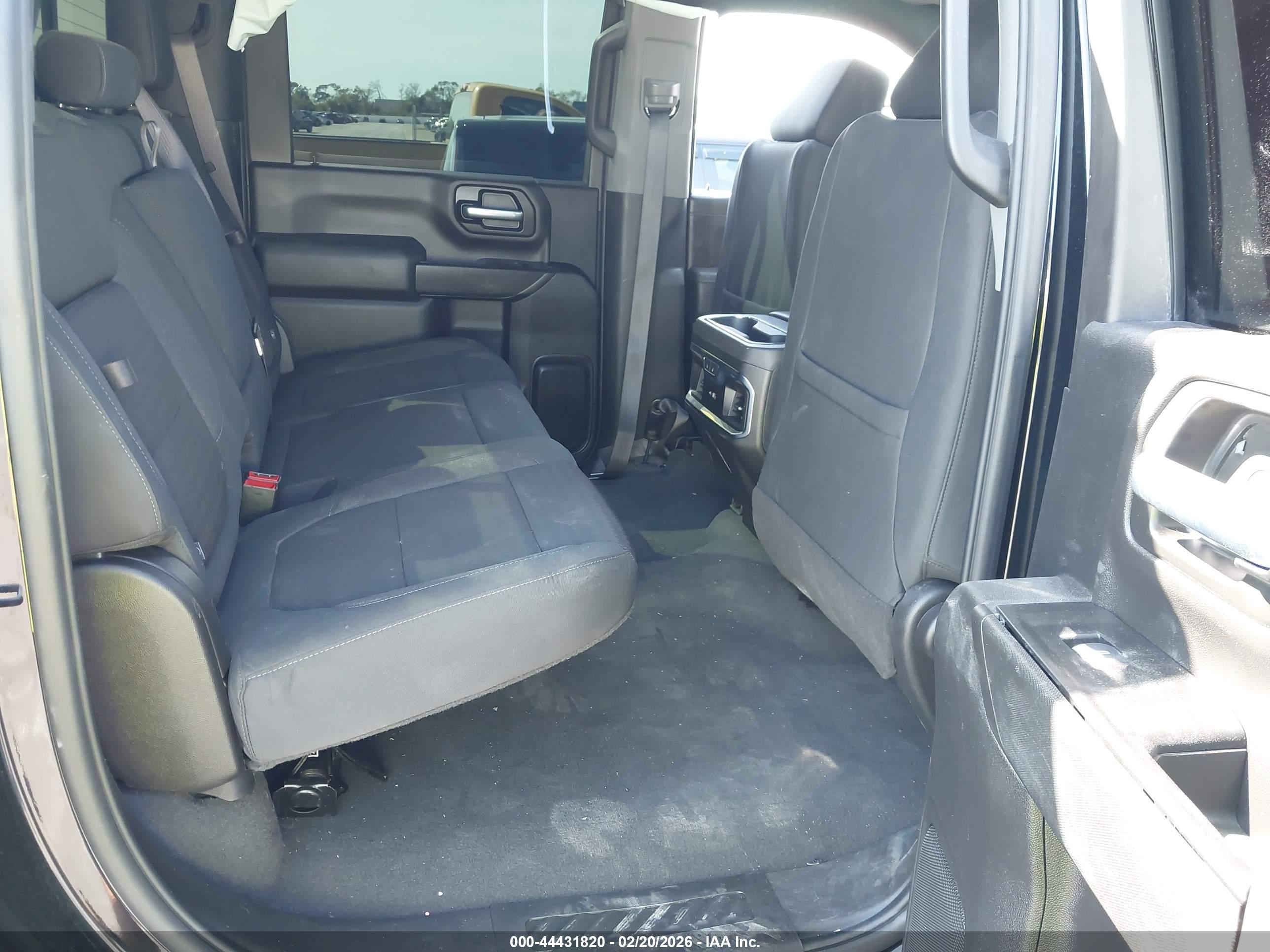 CHEVROLET SILVERADO image 7