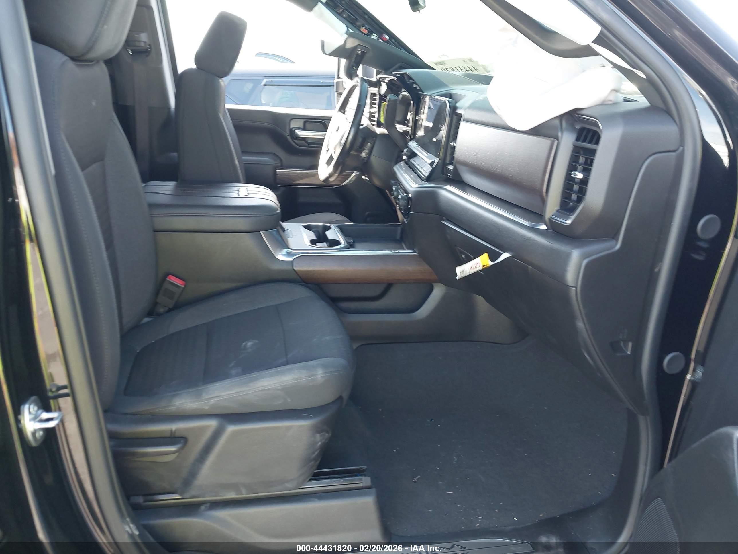 CHEVROLET SILVERADO image 8