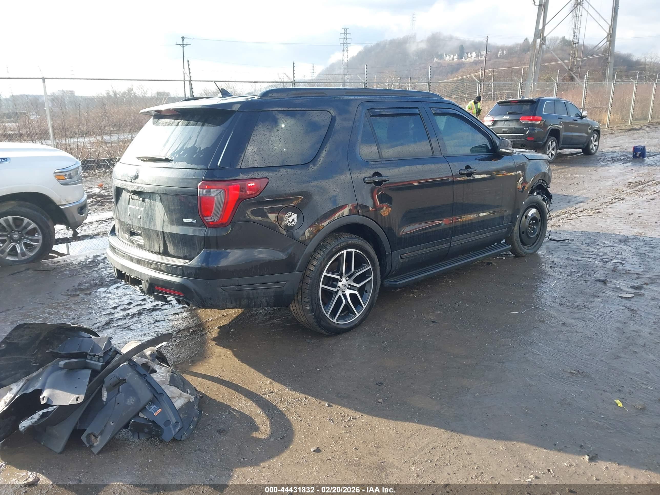 FORD EXPLORER image 4