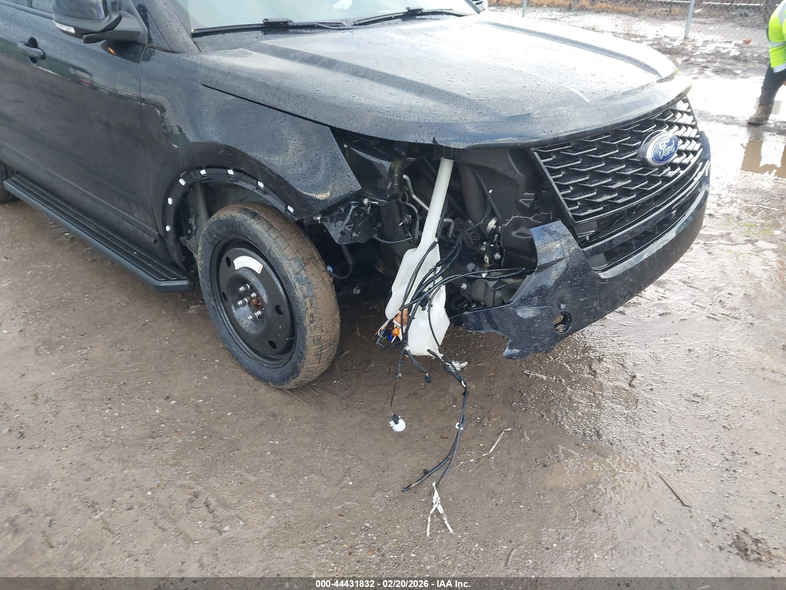 FORD EXPLORER image 6