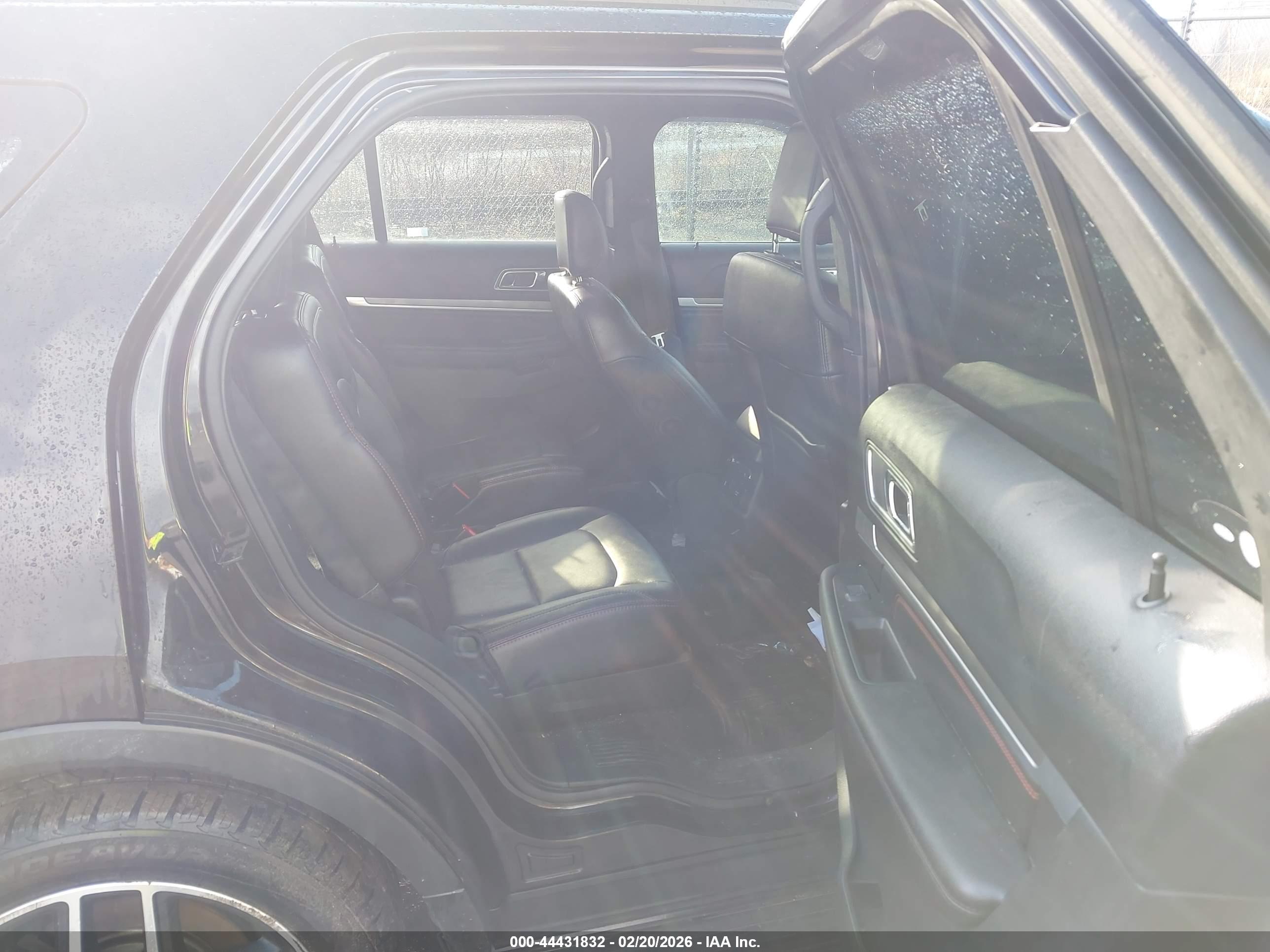 FORD EXPLORER image 8