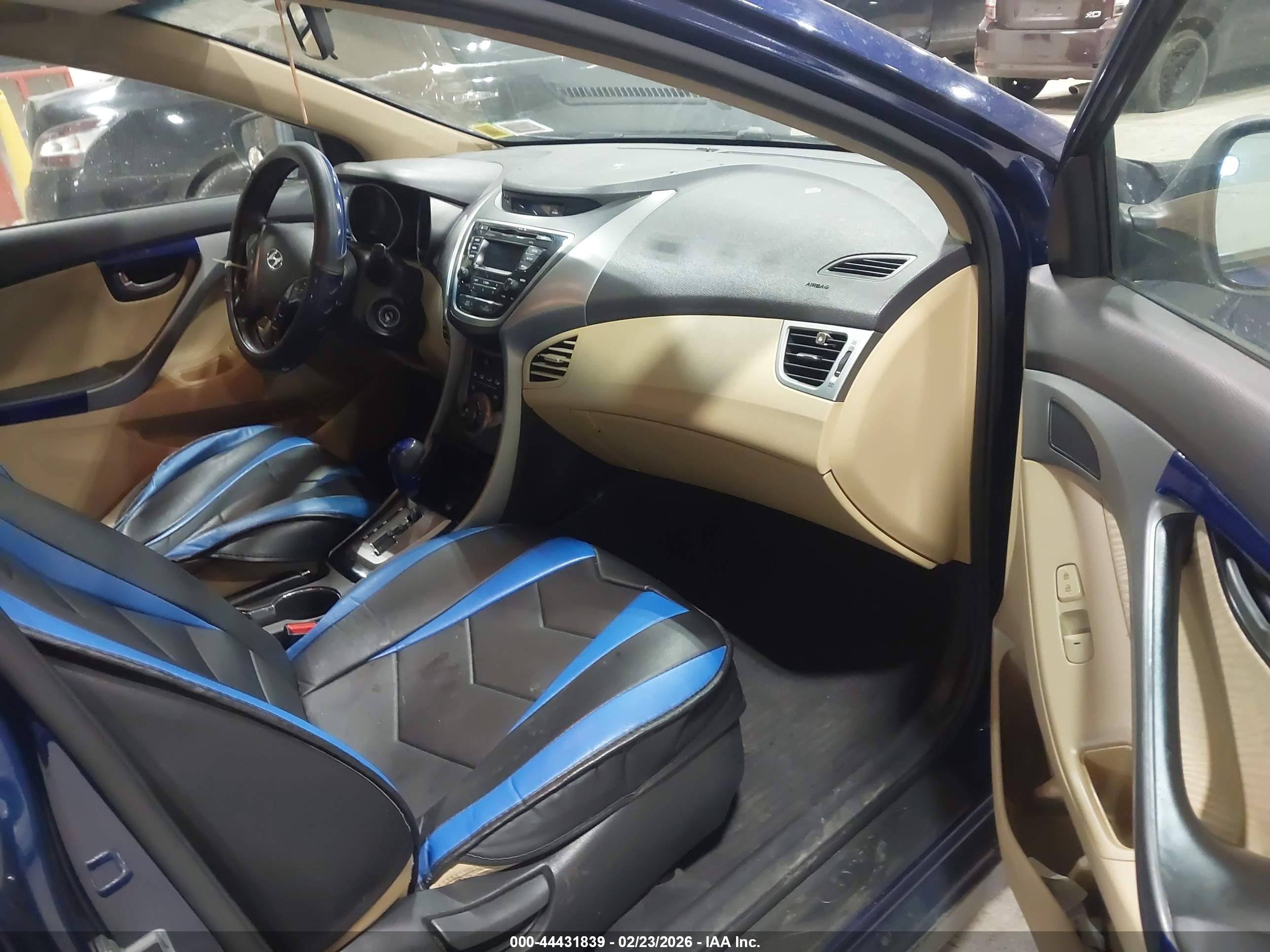 HYUNDAI ELANTRA image 5