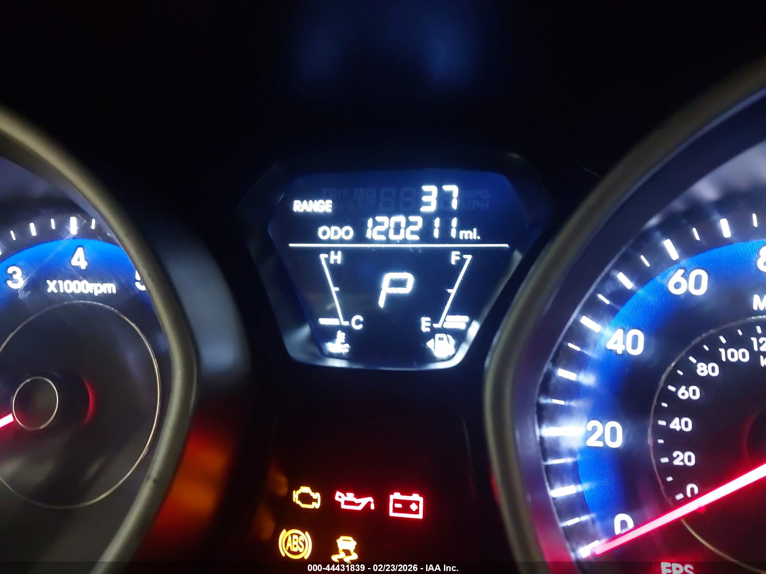 HYUNDAI ELANTRA image 7