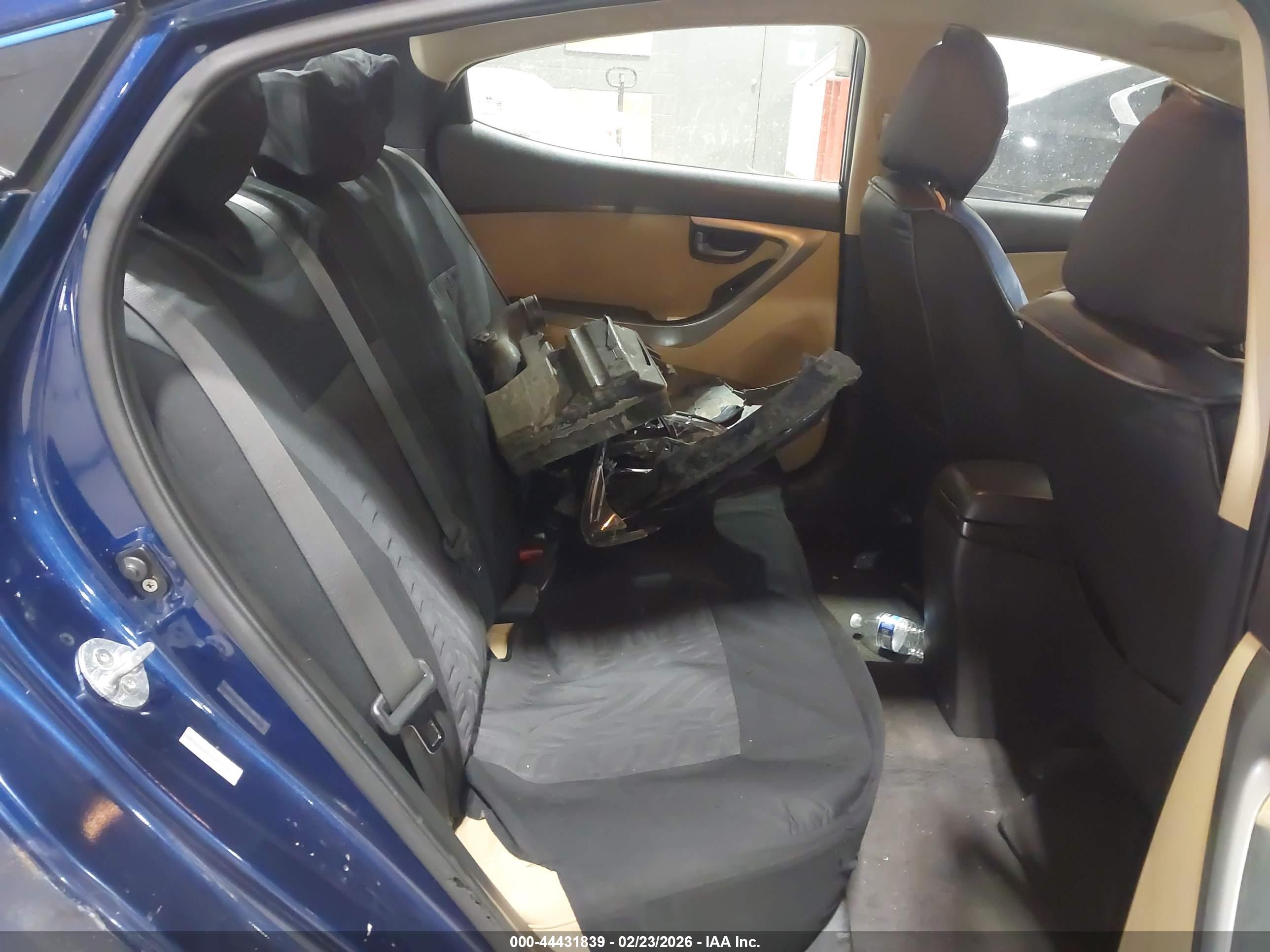 HYUNDAI ELANTRA image 8