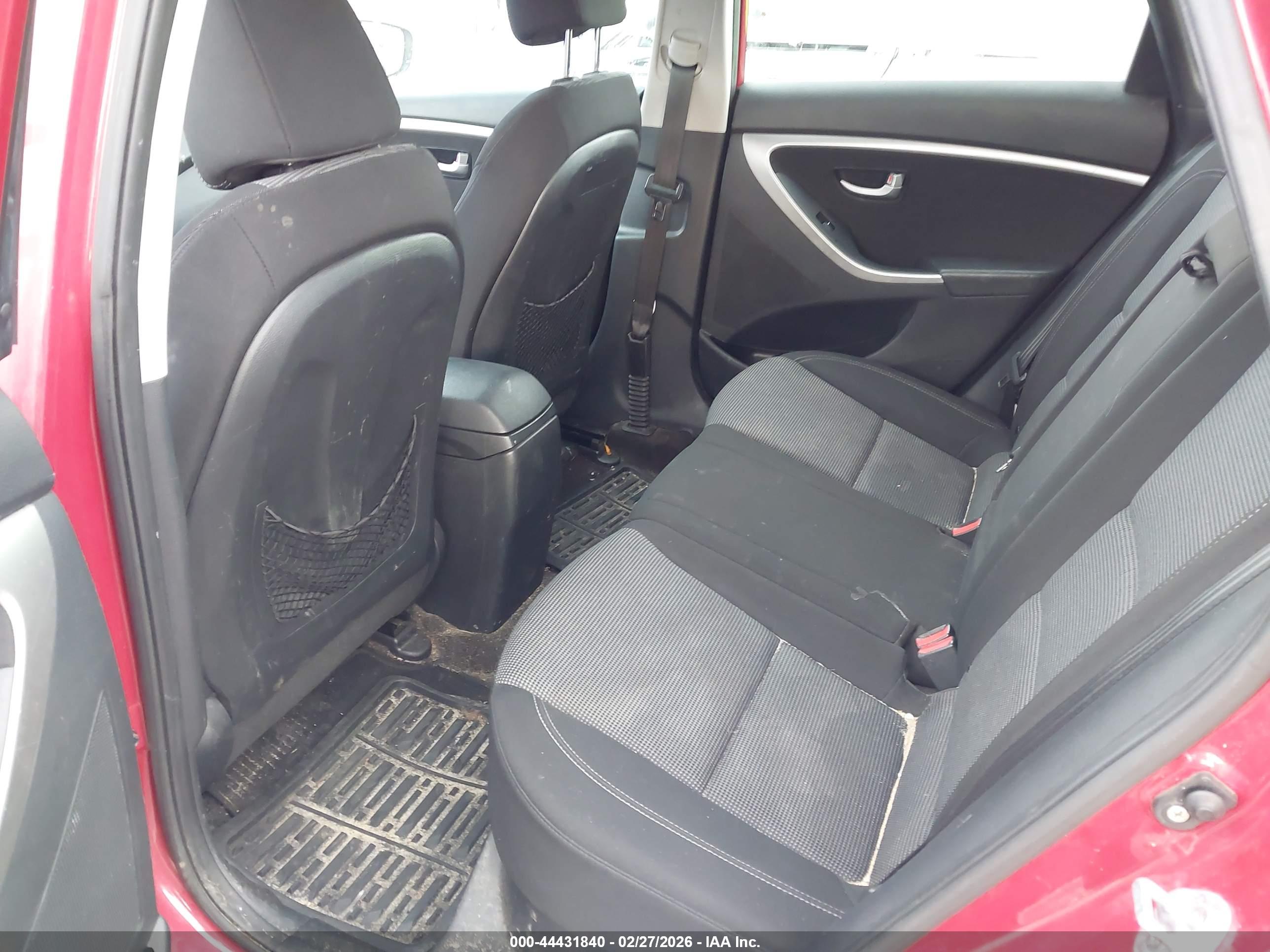 HYUNDAI ELANTRA image 8