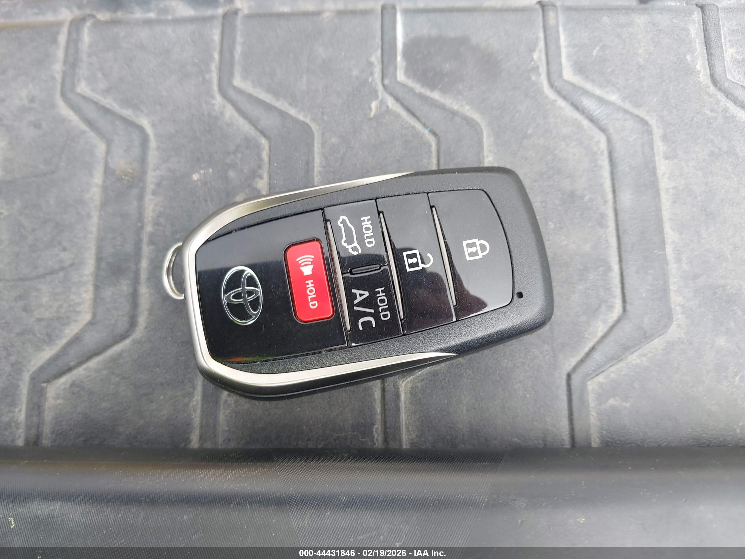 TOYOTA RAV4 image 11