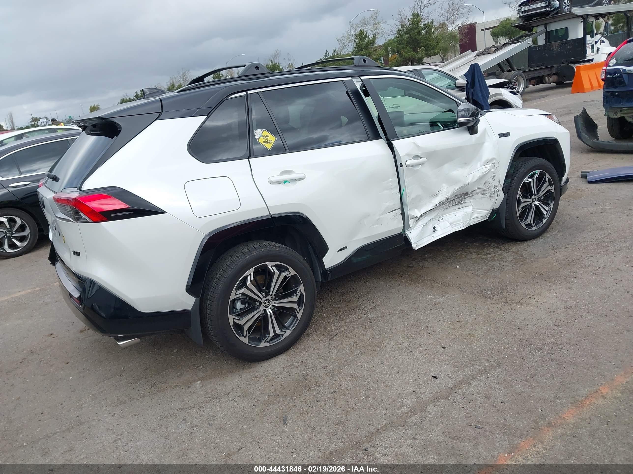 TOYOTA RAV4 image 4