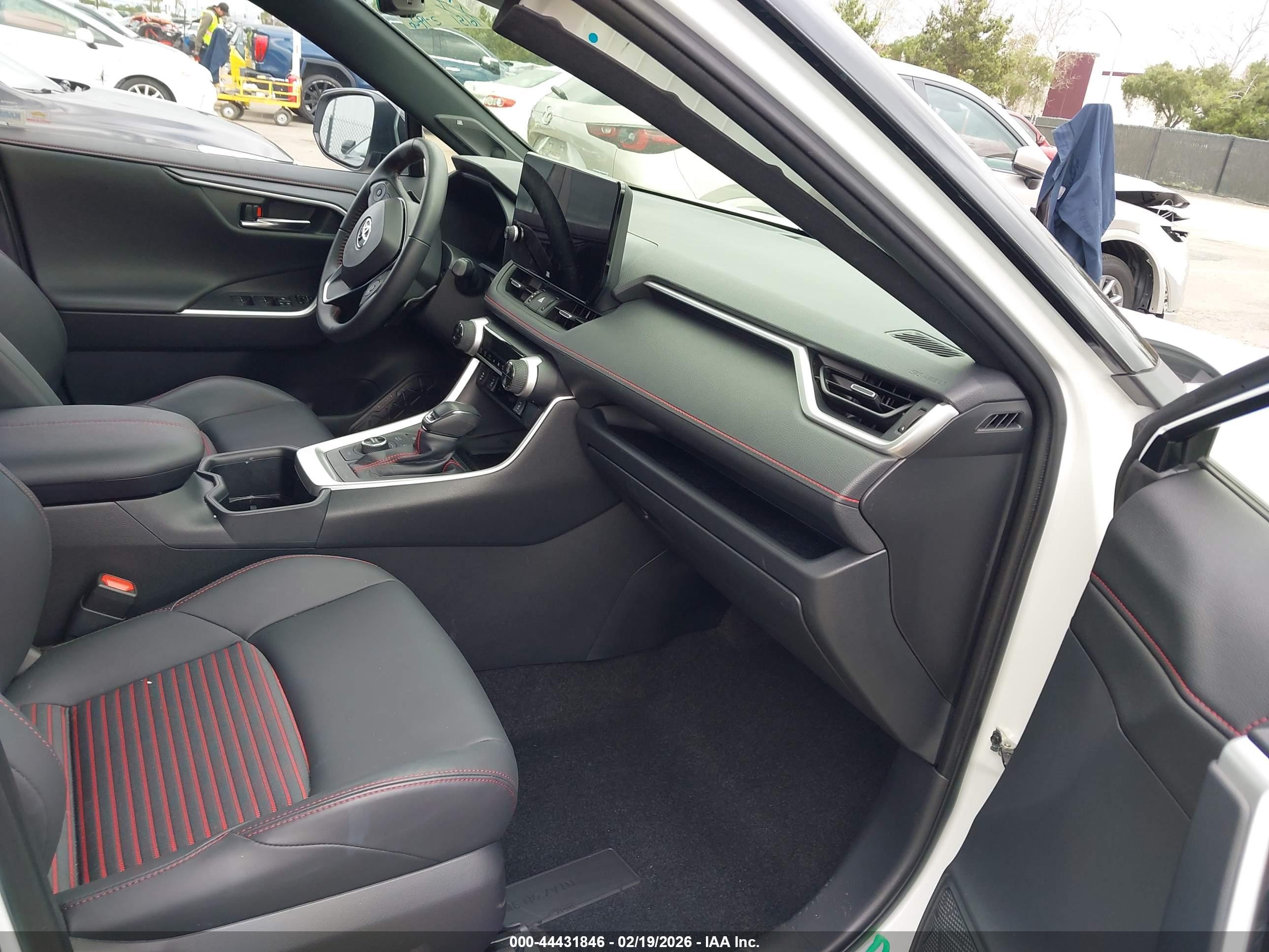 TOYOTA RAV4 image 5