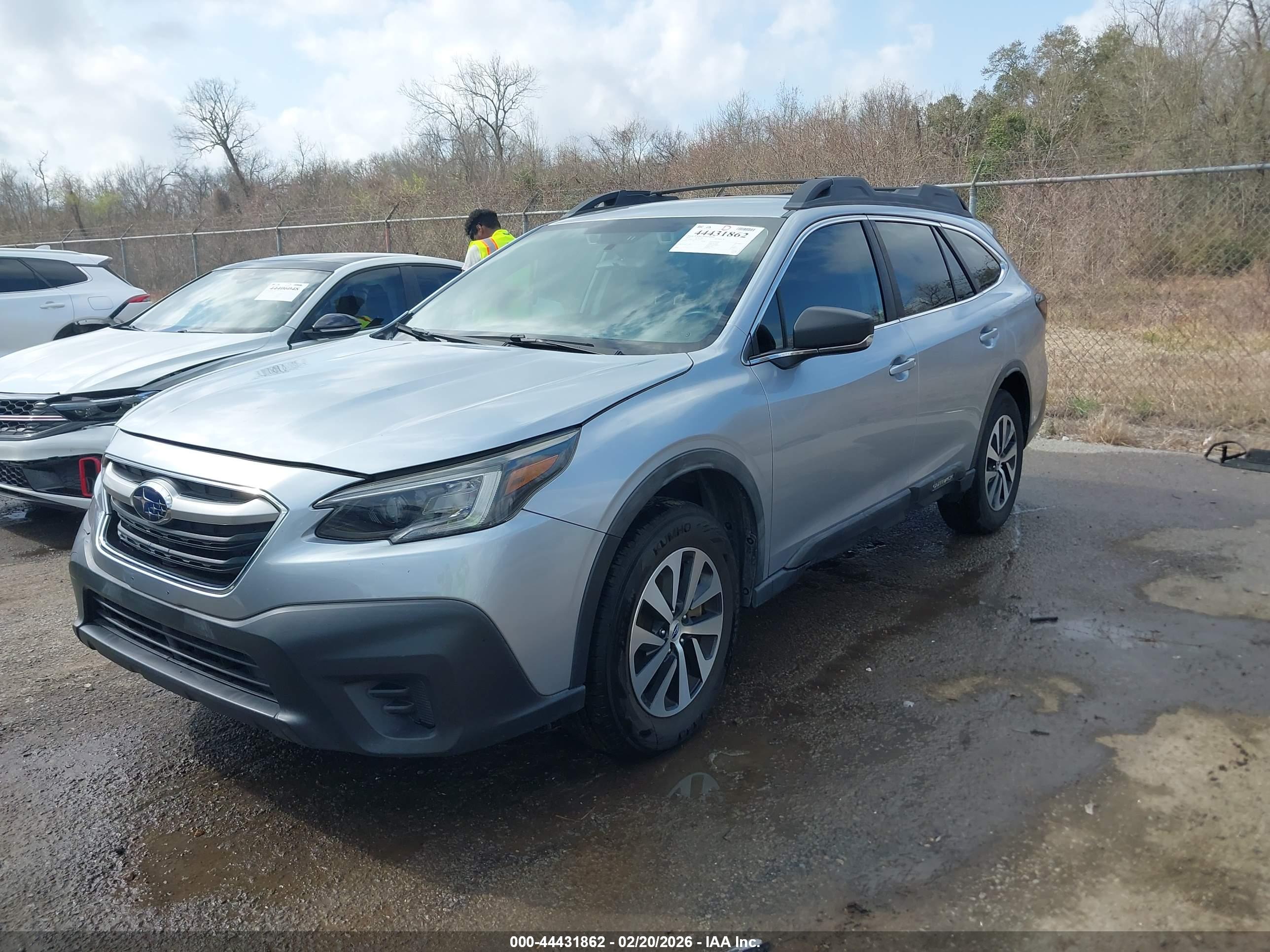 SUBARU OUTBACK image 2