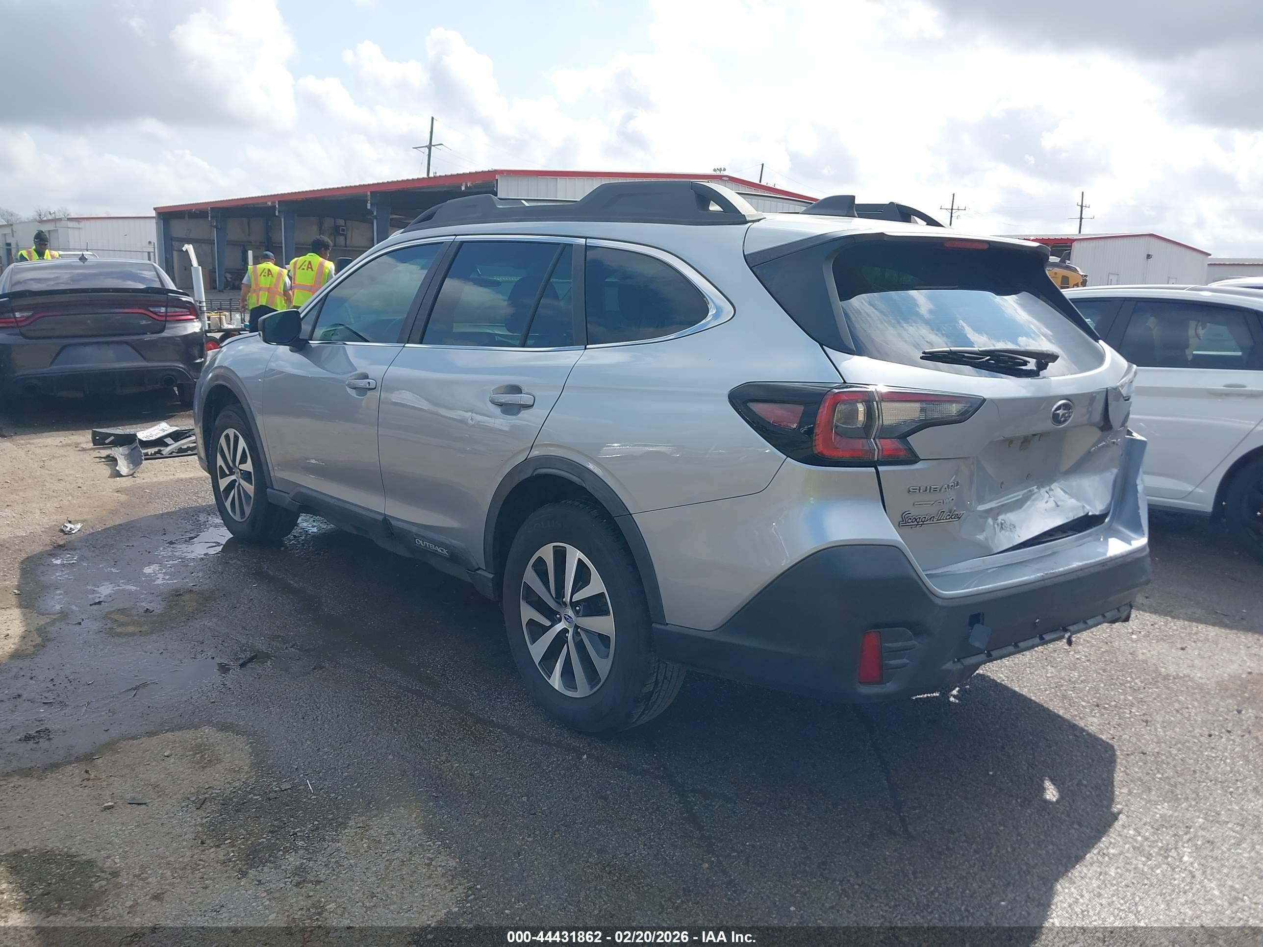 SUBARU OUTBACK image 3