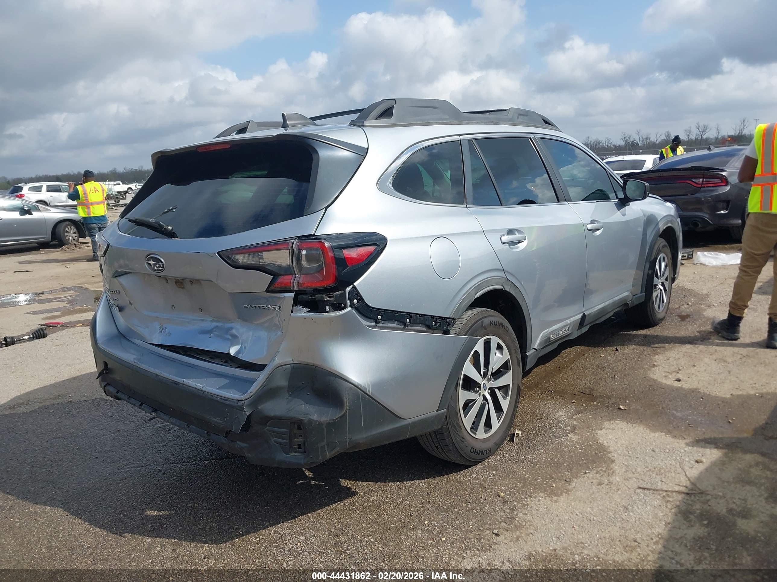 SUBARU OUTBACK image 4