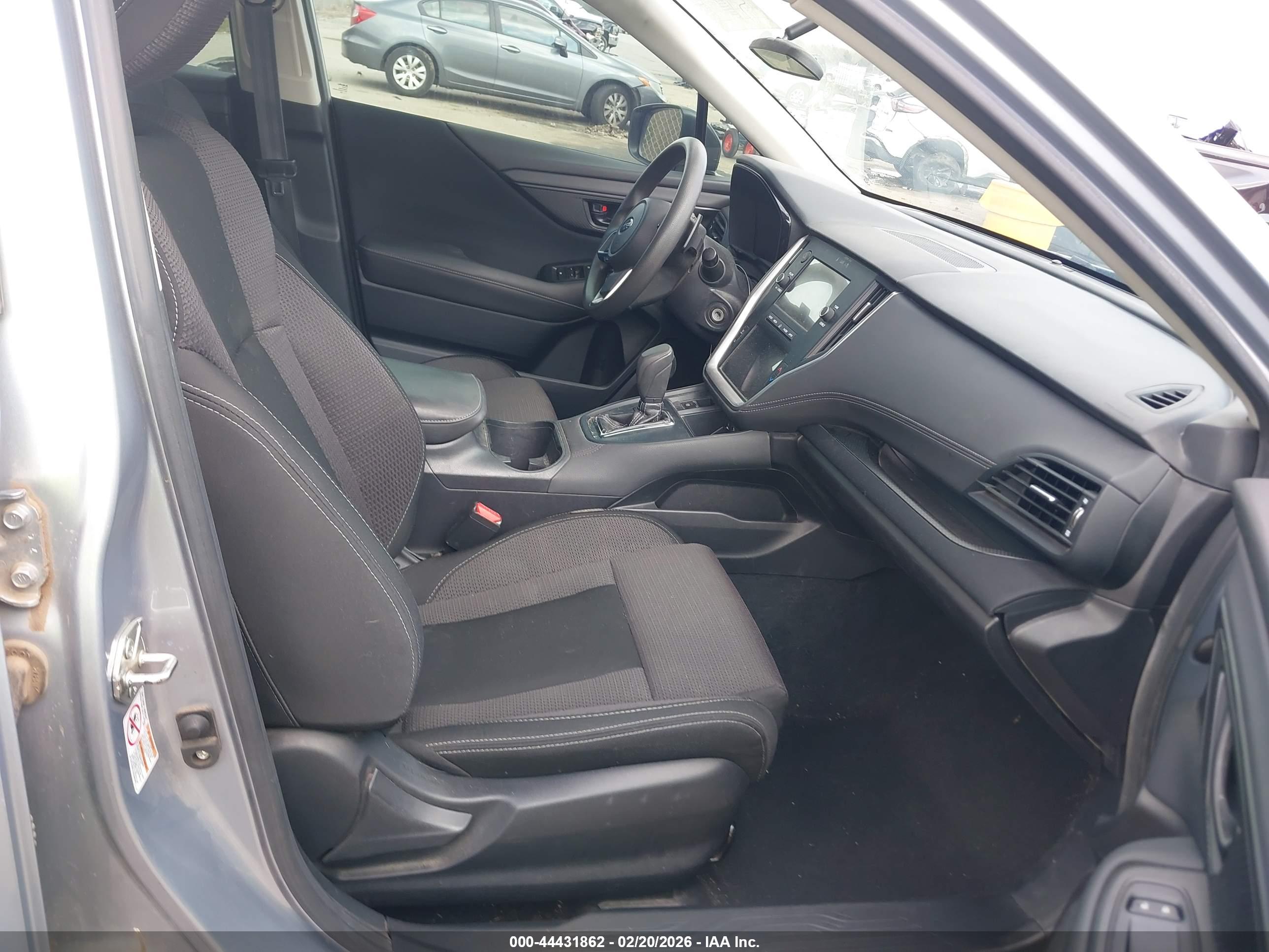 SUBARU OUTBACK image 5