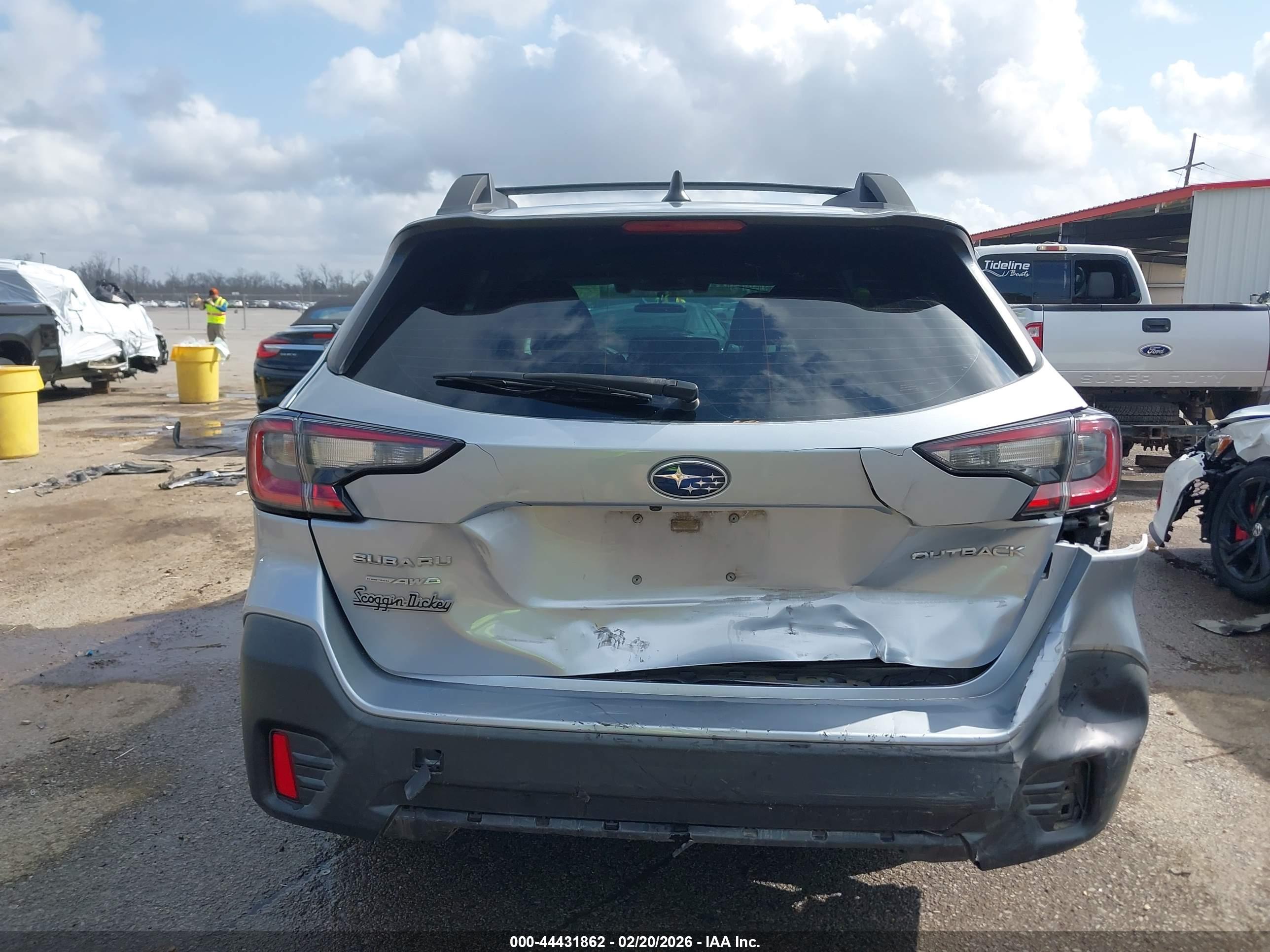 SUBARU OUTBACK image 6