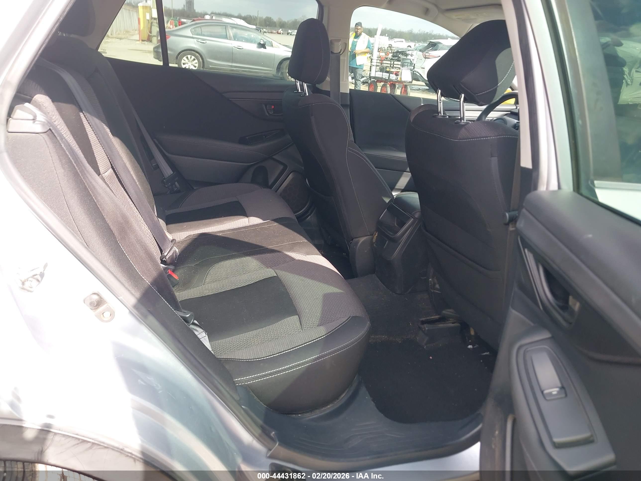 SUBARU OUTBACK image 8