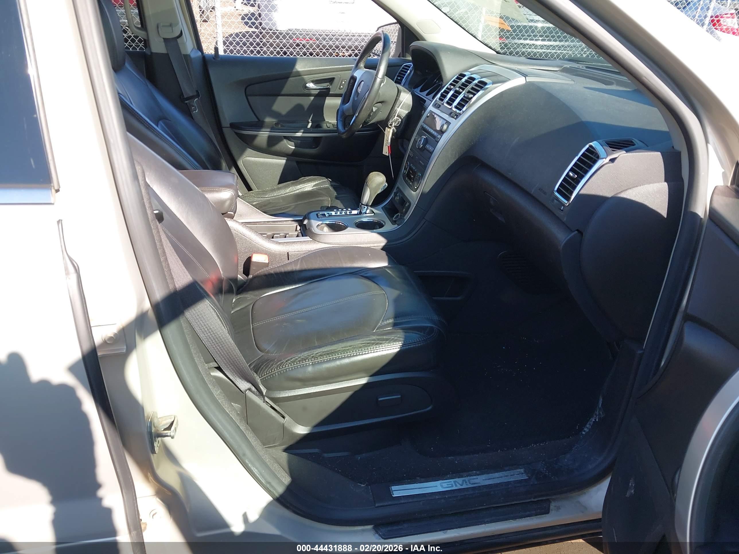 GMC ACADIA image 5