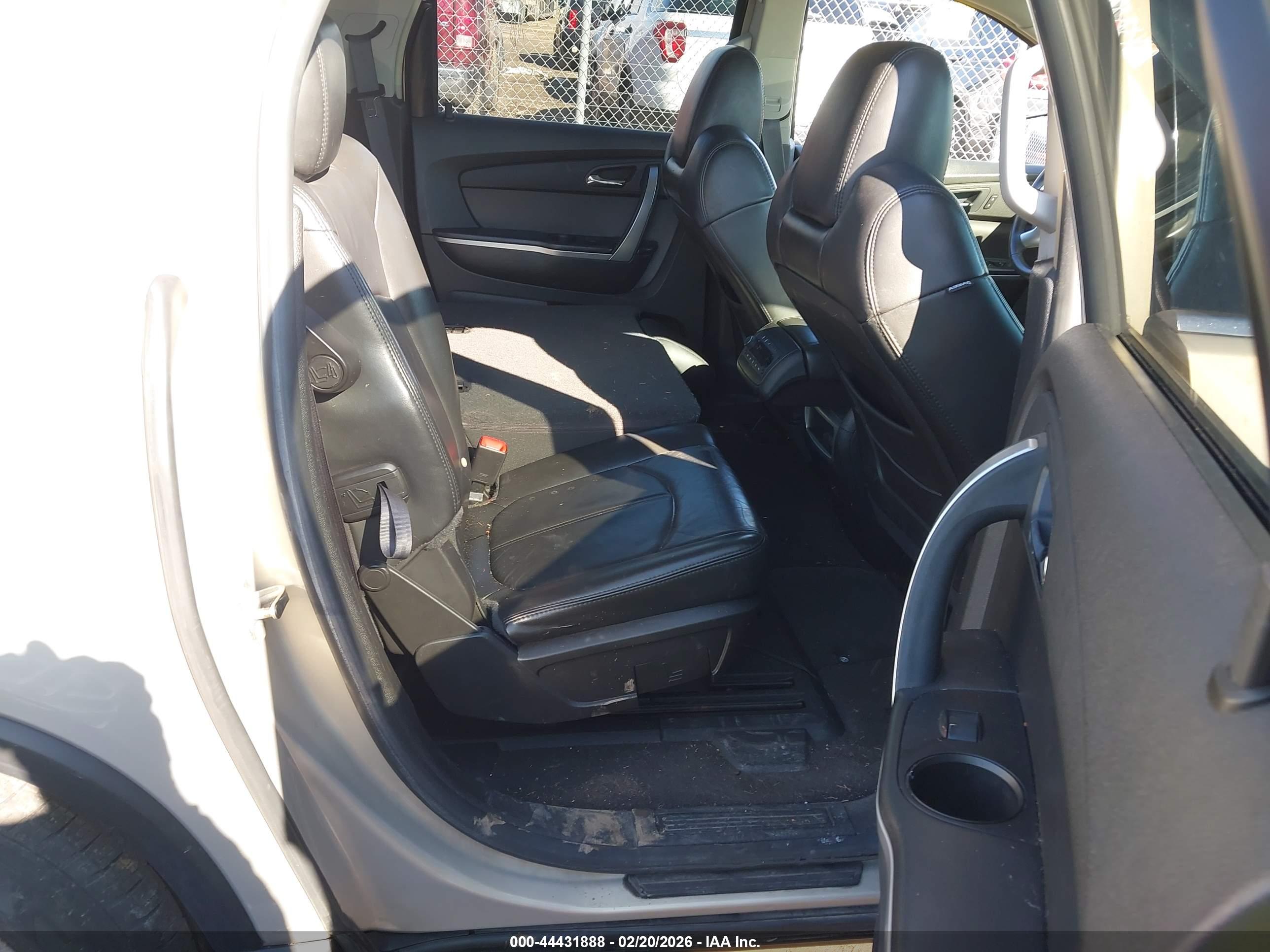 GMC ACADIA image 8