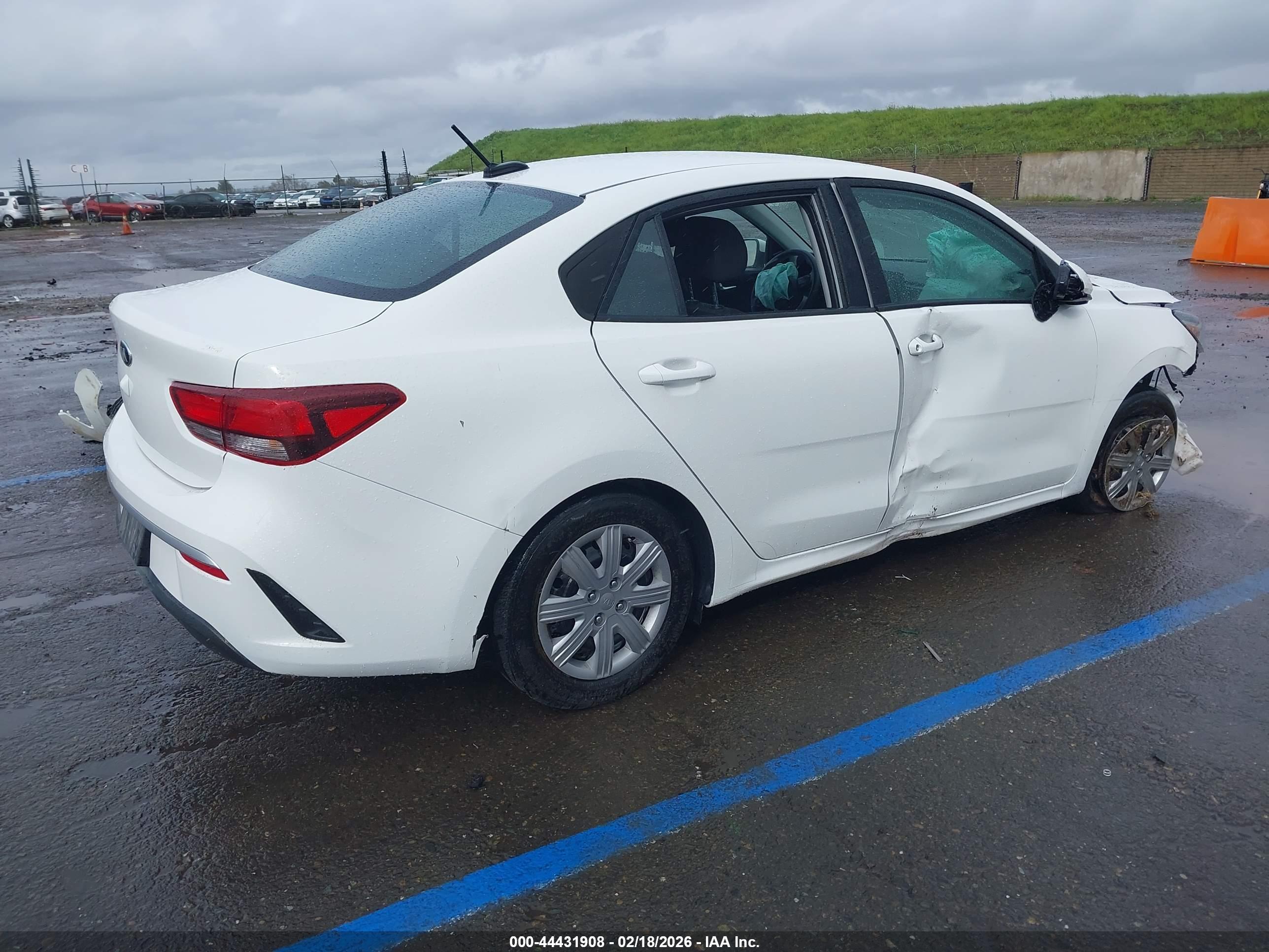 KIA RIO image 4