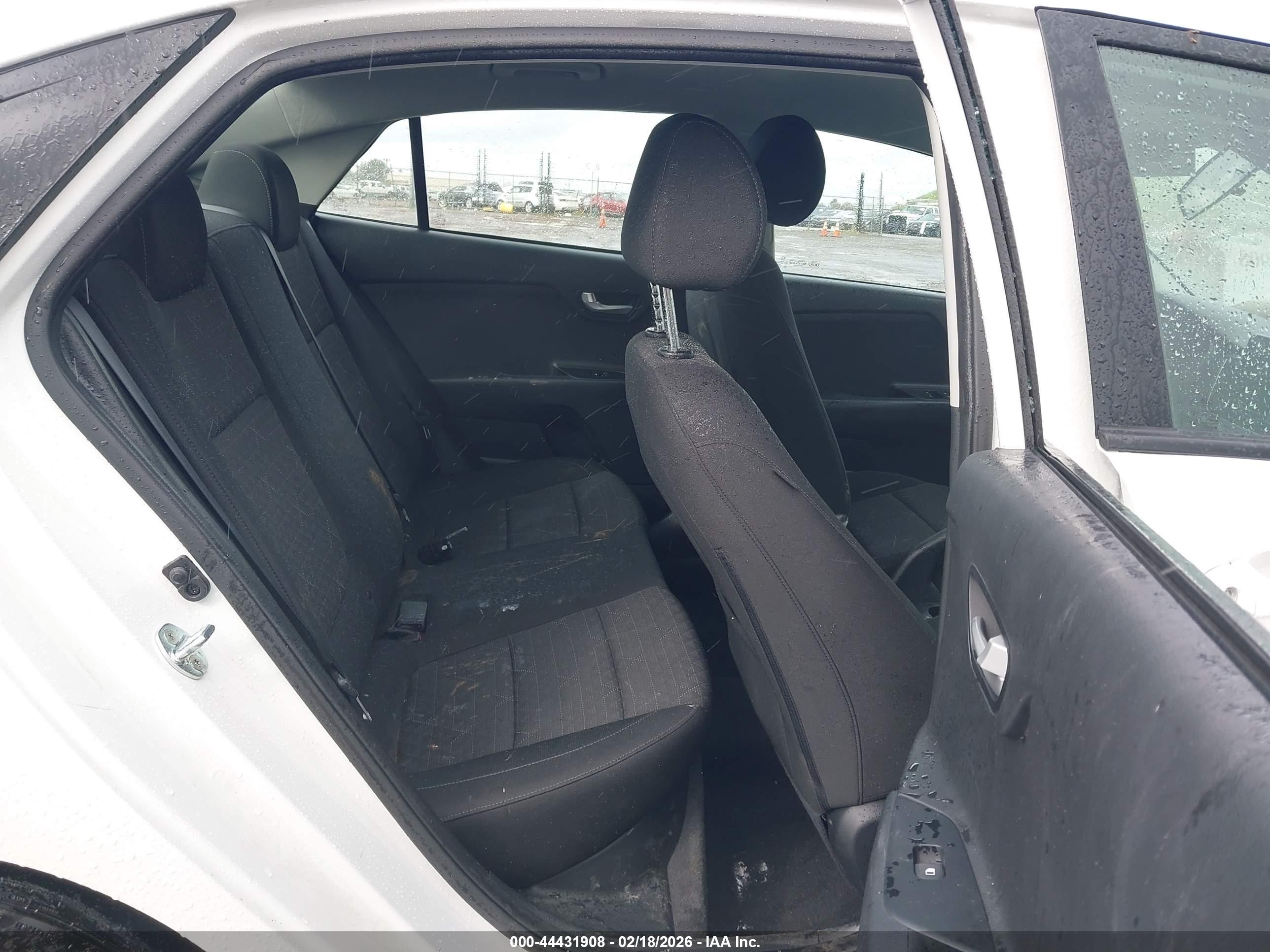 KIA RIO image 8