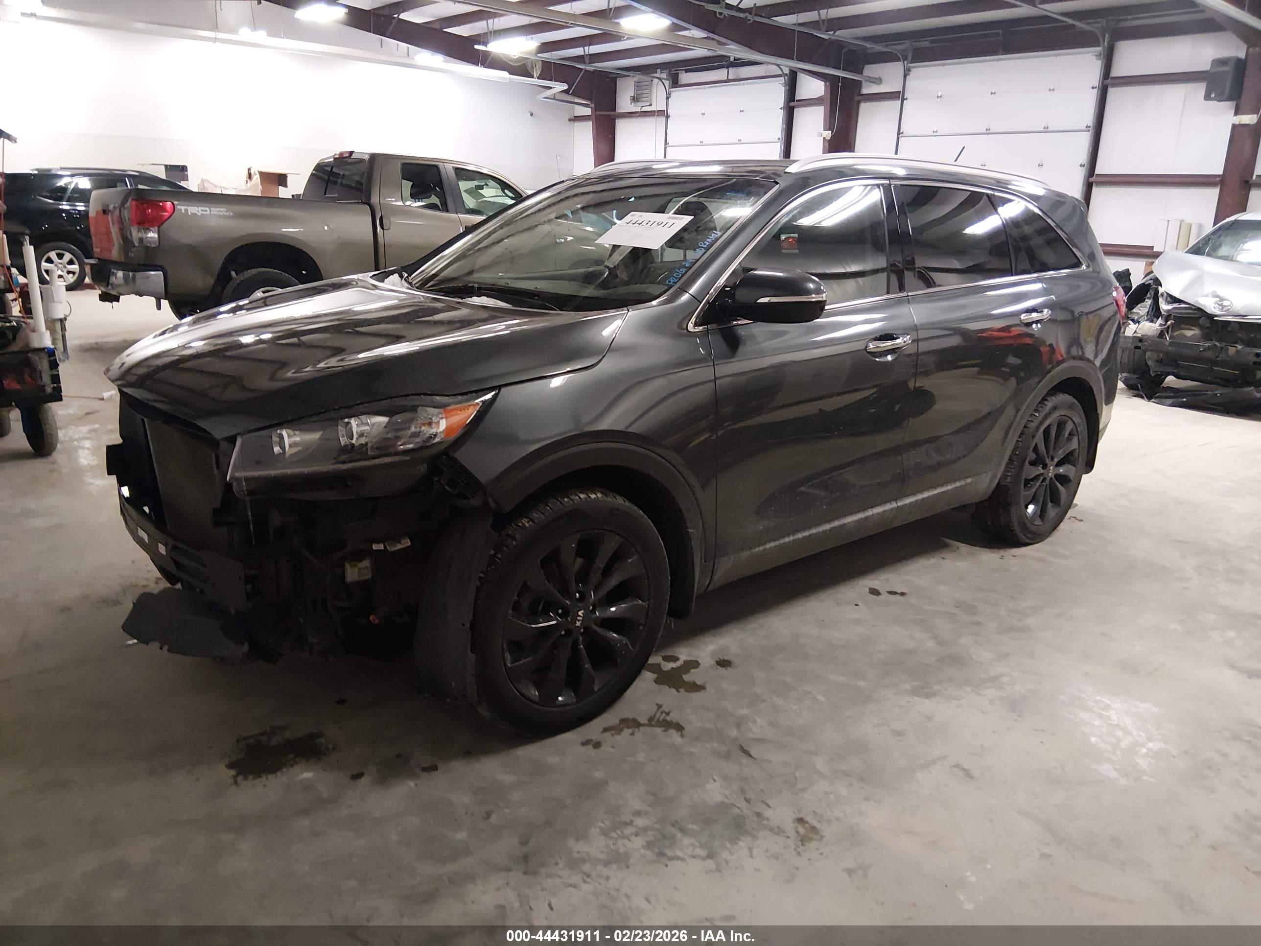 KIA SORENTO image 2