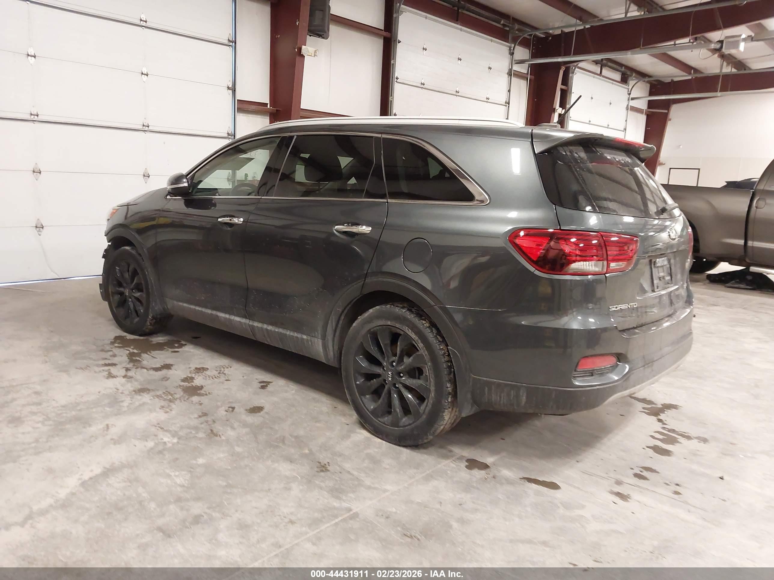 KIA SORENTO image 3