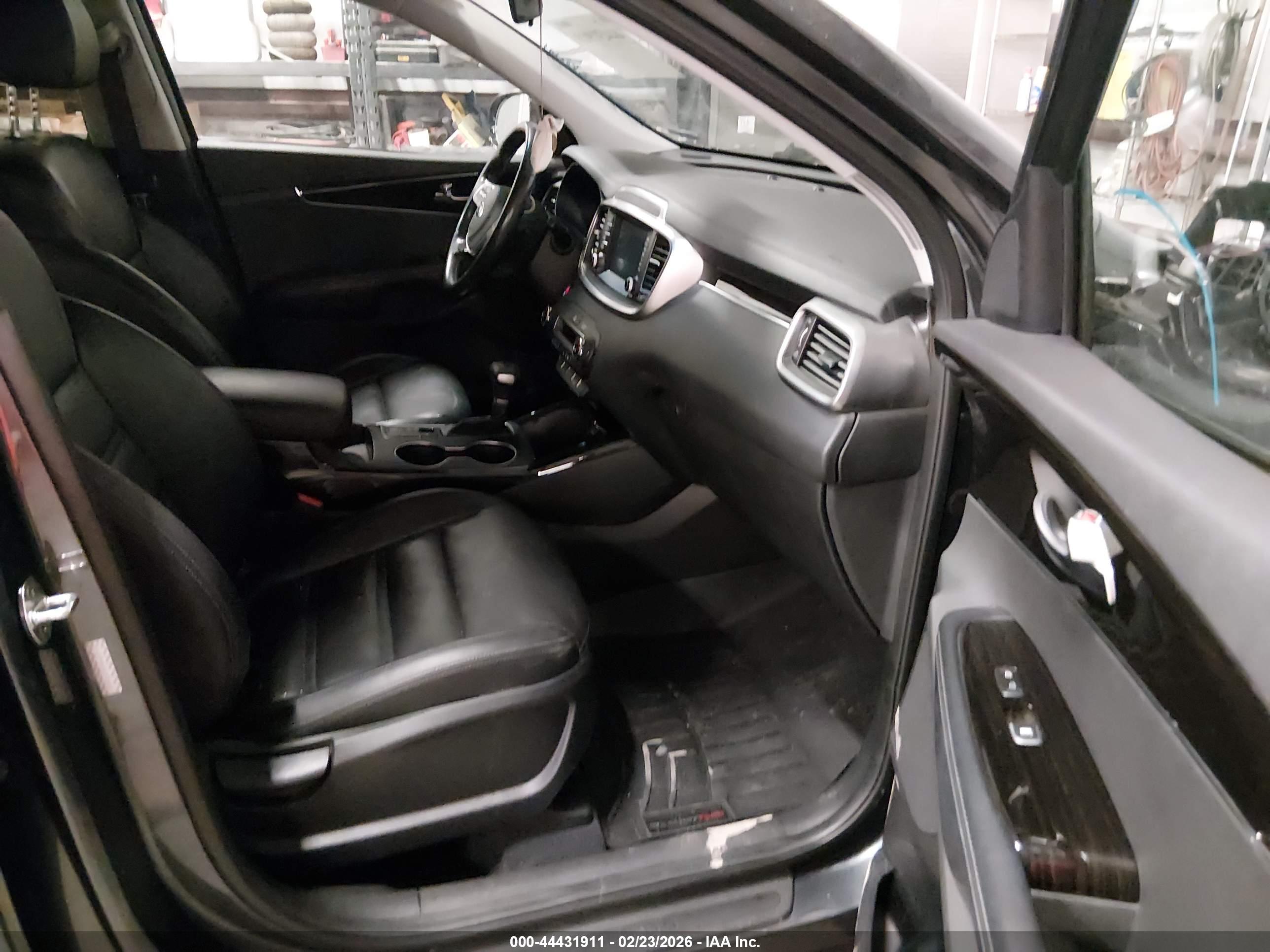 KIA SORENTO image 5